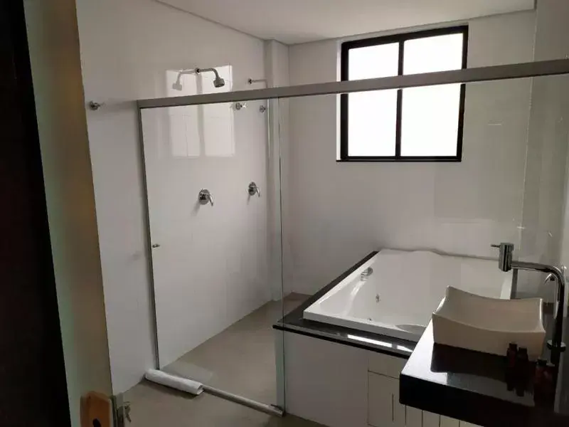 Suite with Hot Tub in Minas Platinum Hotel & Convention Suite with Hot Tub in Minas Platinum Hotel & Convention