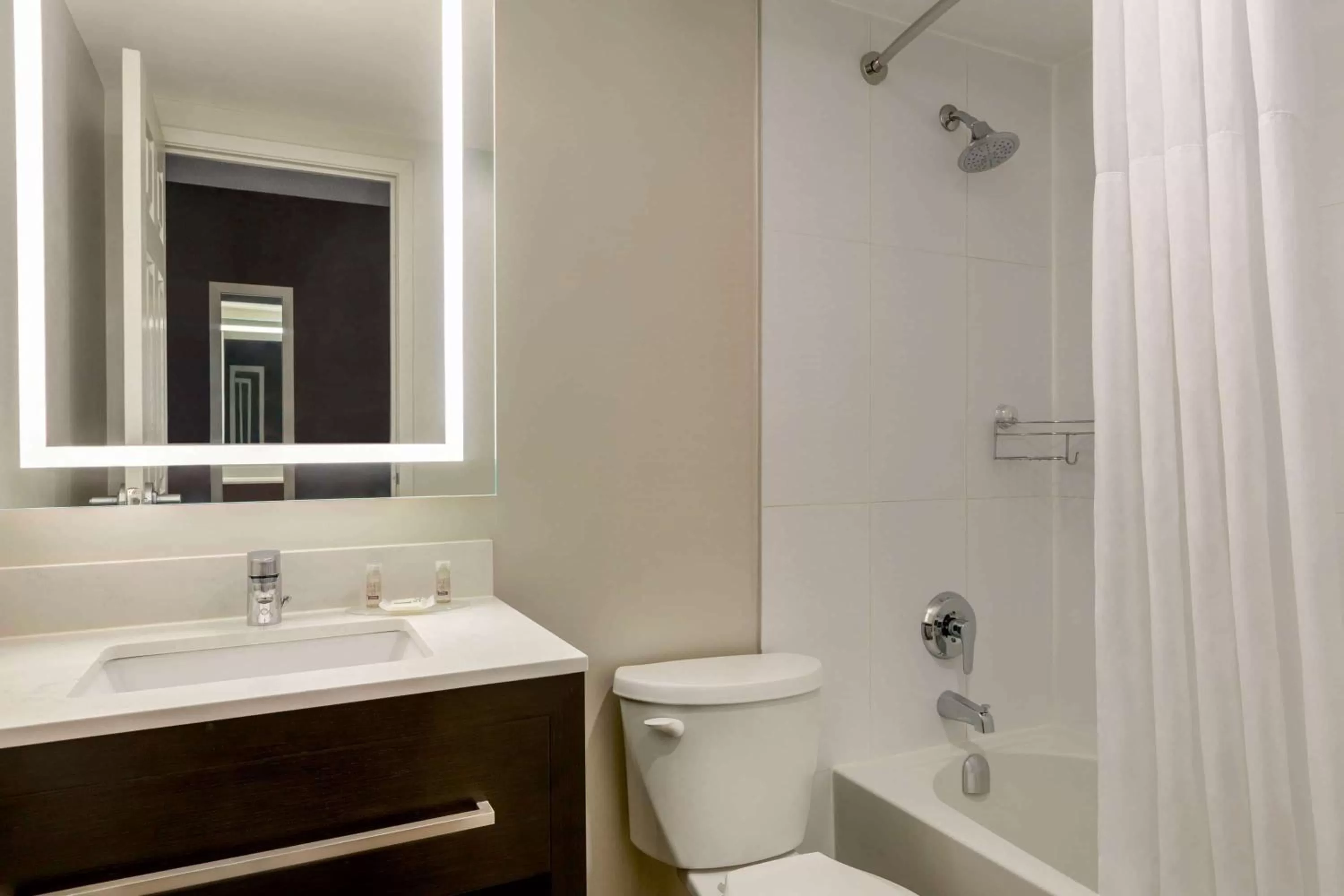 Bathroom in Days Inn by Wyndham Toronto West Mississauga