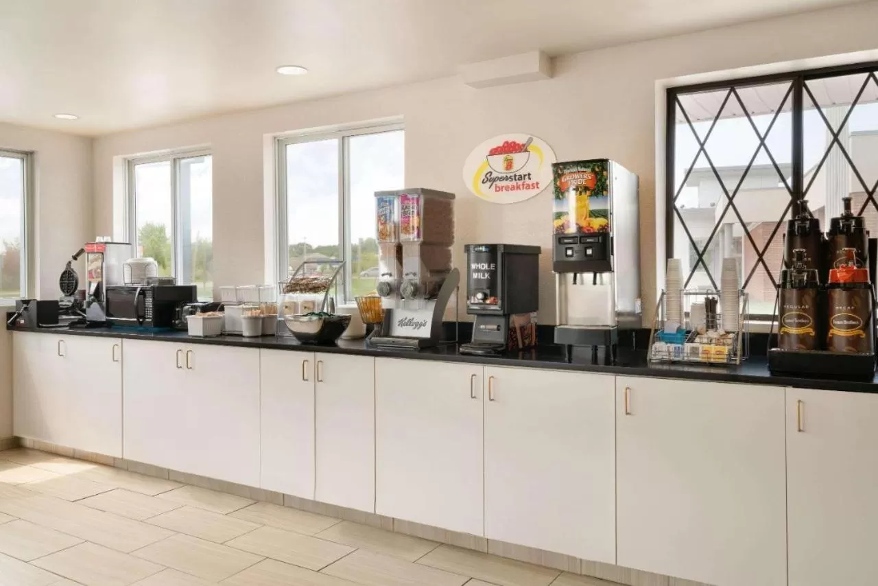 Coffee/tea facilities in Super 8 by Wyndham Portland/Westbrook Area