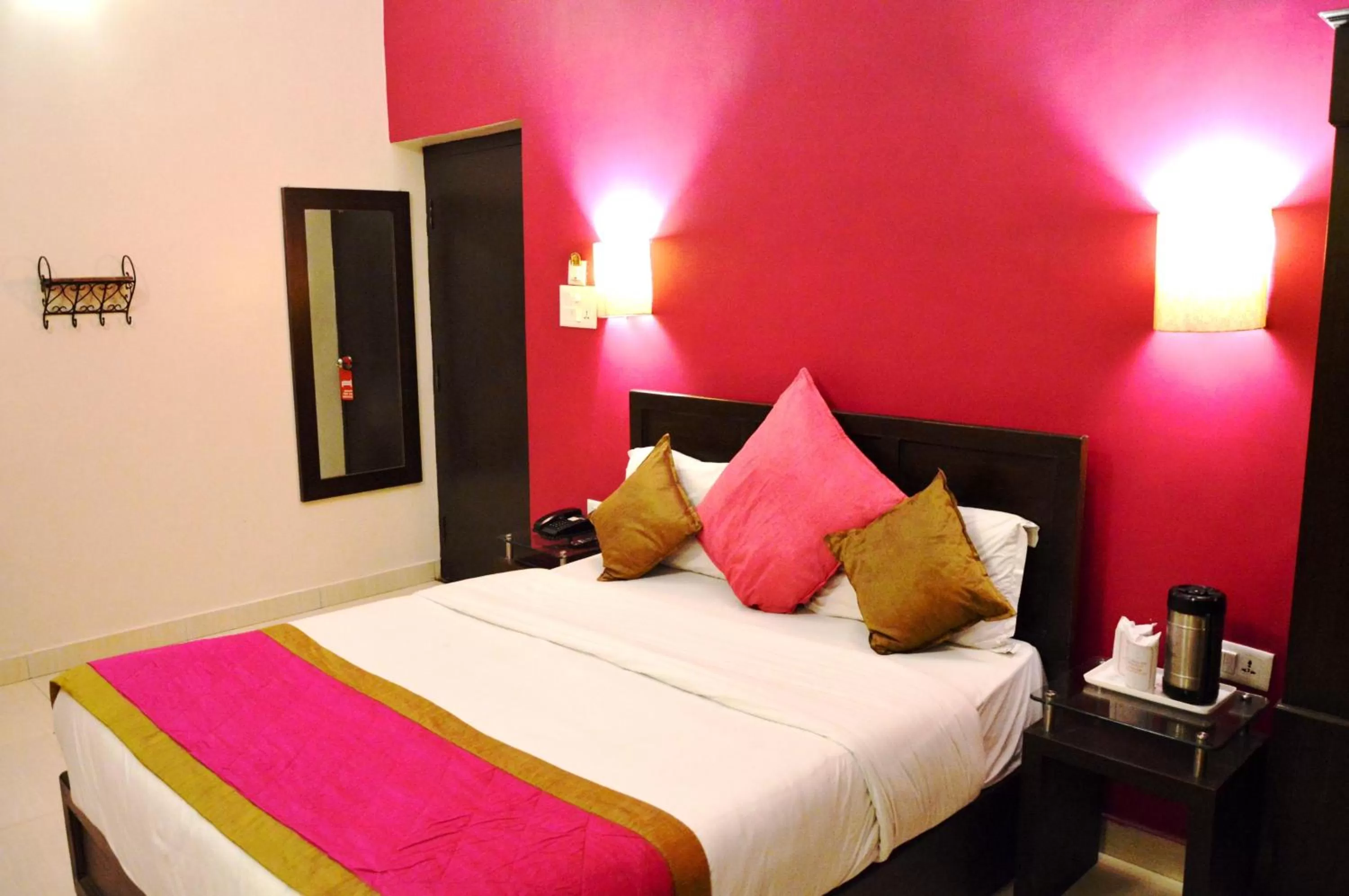 Seating area, Bed in La Casa