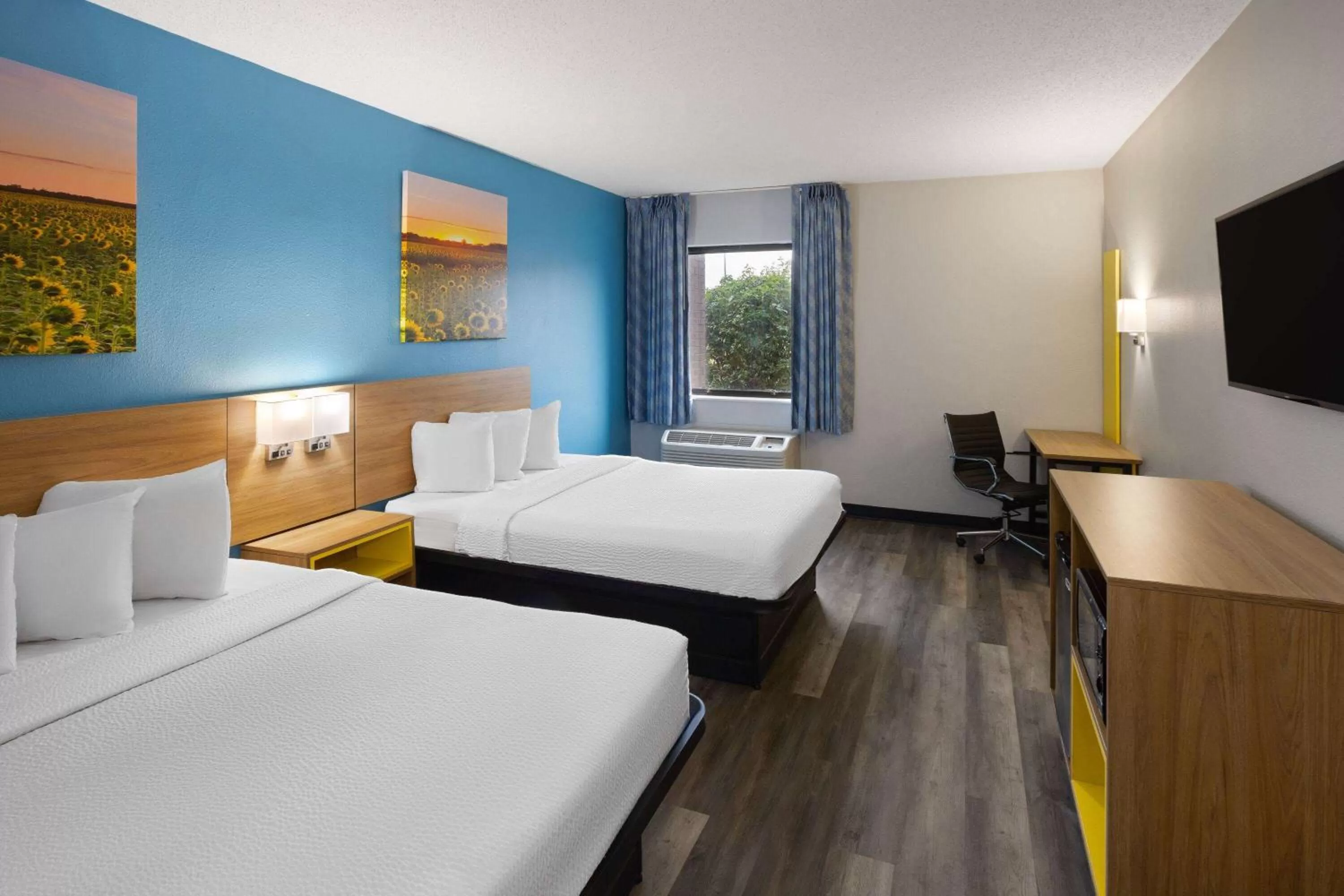 Photo of the whole room, Bed in Days Inn & Suites by Wyndham Northwest Indianapolis