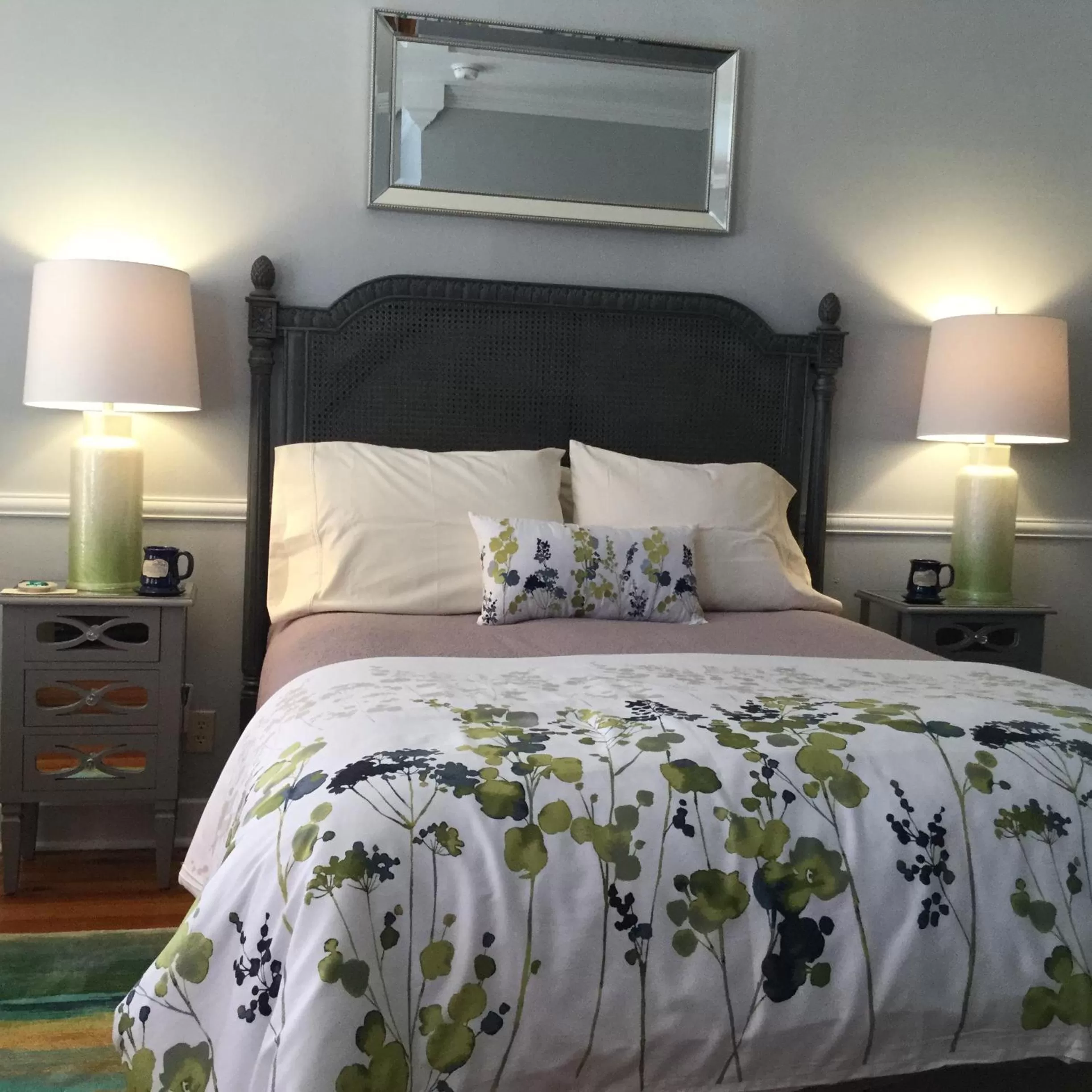 Bedroom, Bed in Heartstone Inn