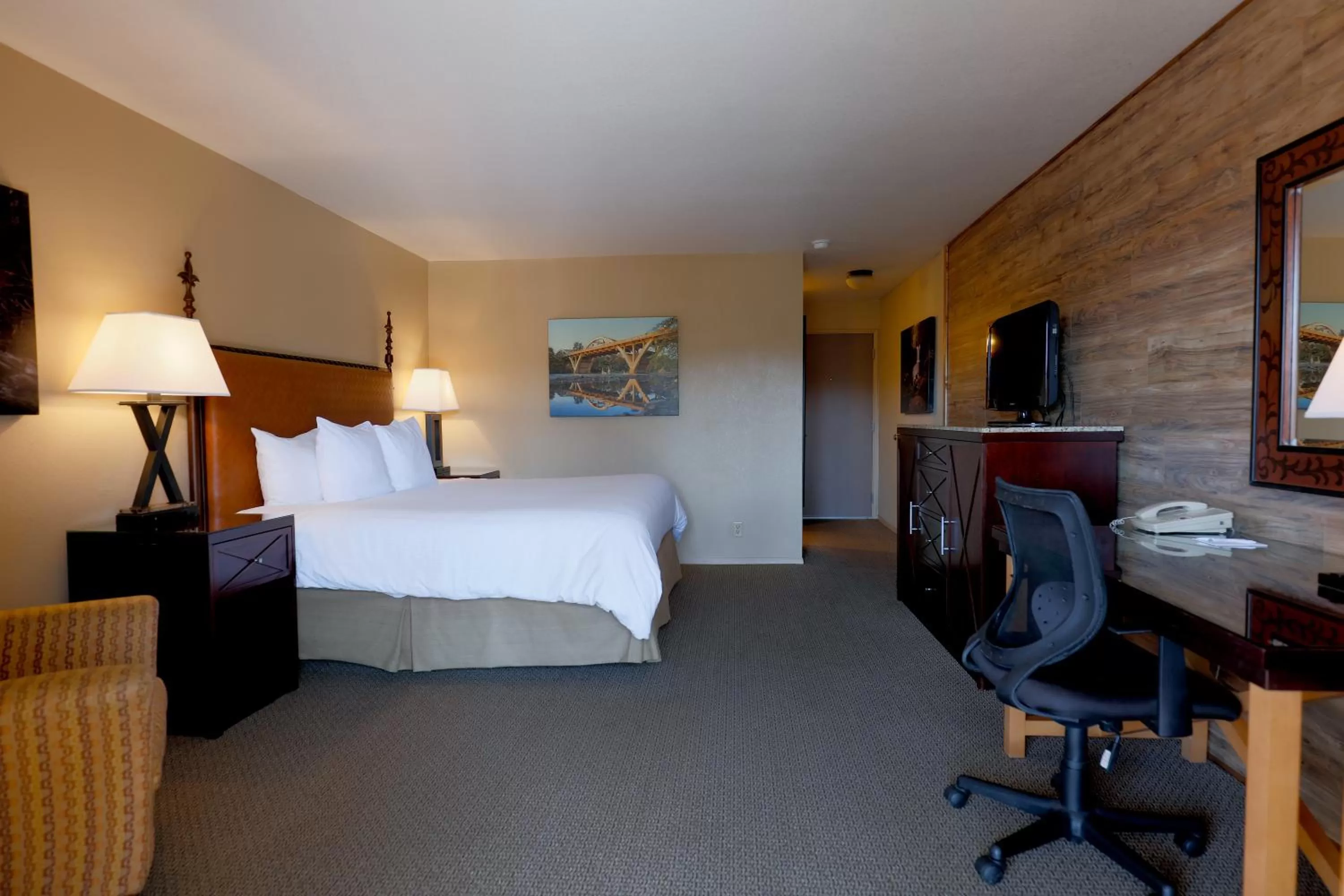 TV and multimedia, Bed in Riverside Inn