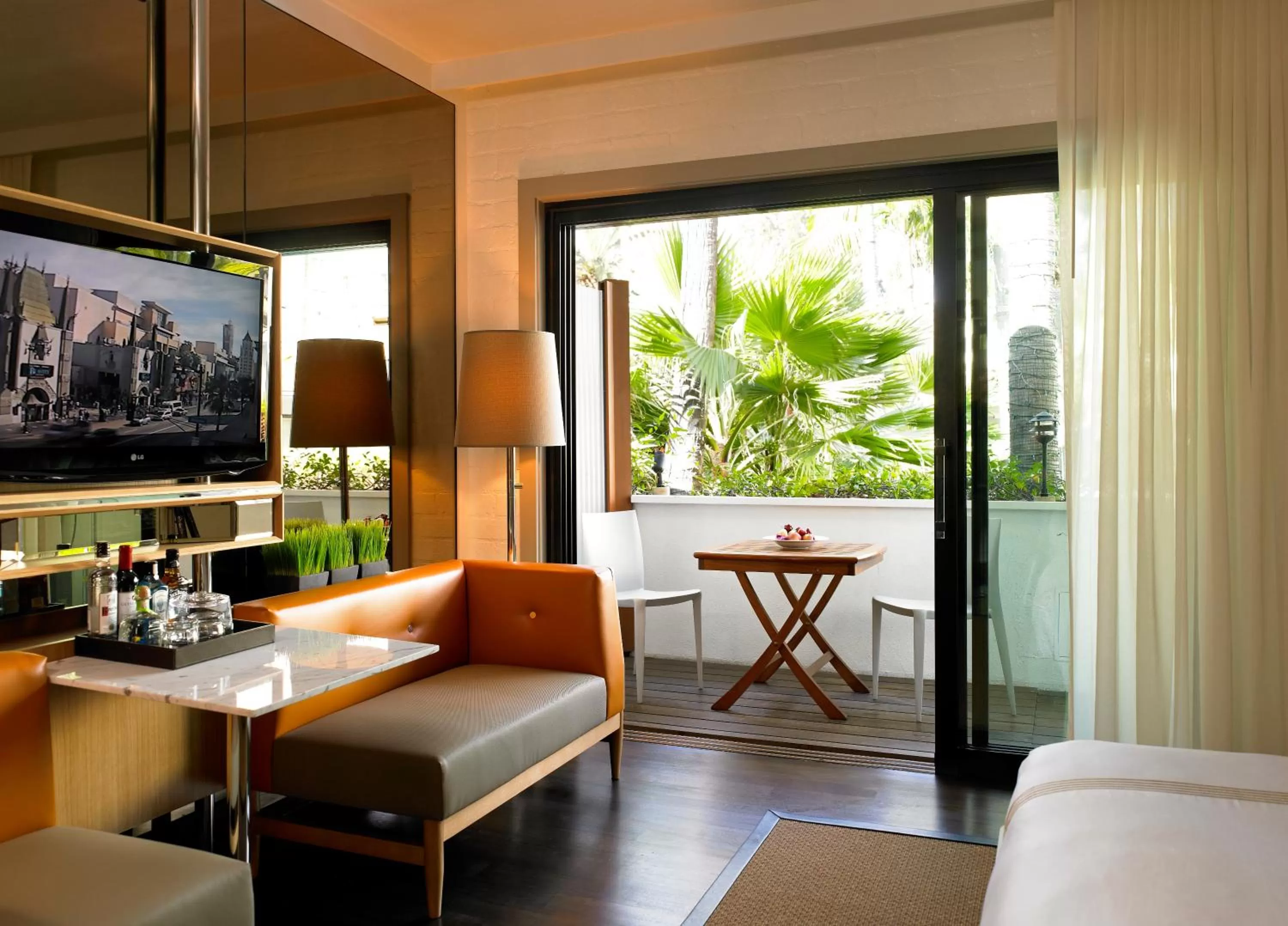 Bedroom in The Hollywood Roosevelt