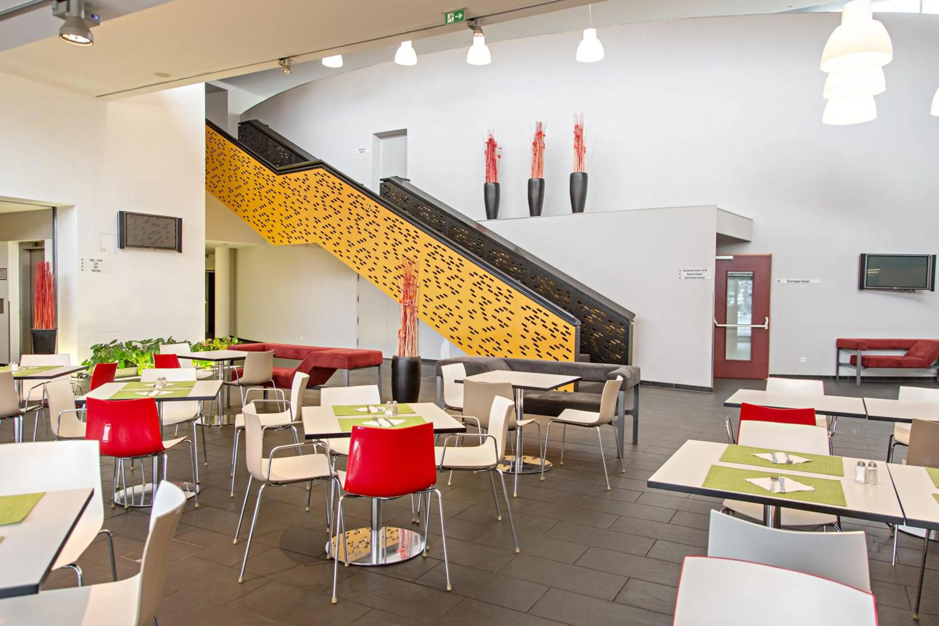 Restaurant/places to eat in Kyriad Vienna Altmannsdorf