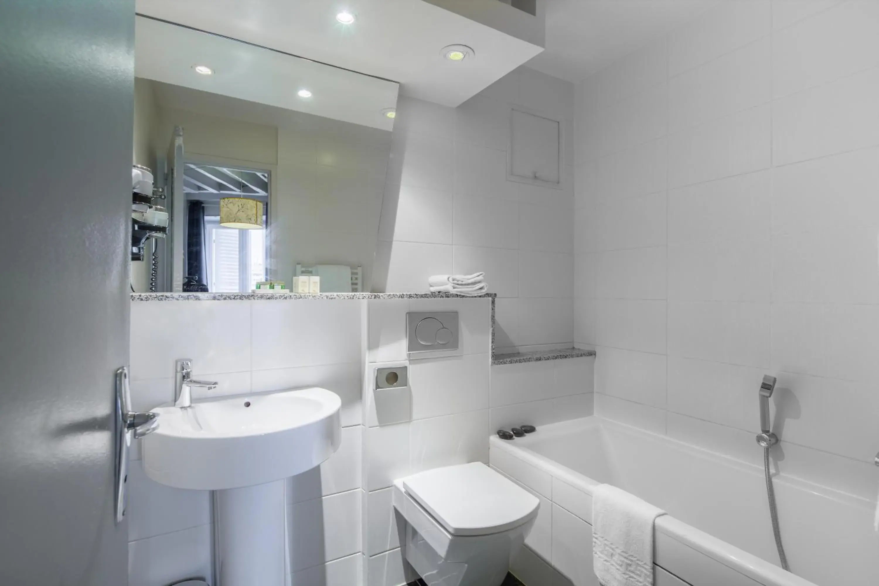 Classic Twin Room in Hôtel Claret Bercy Classic Twin Room in Hôtel Claret Bercy