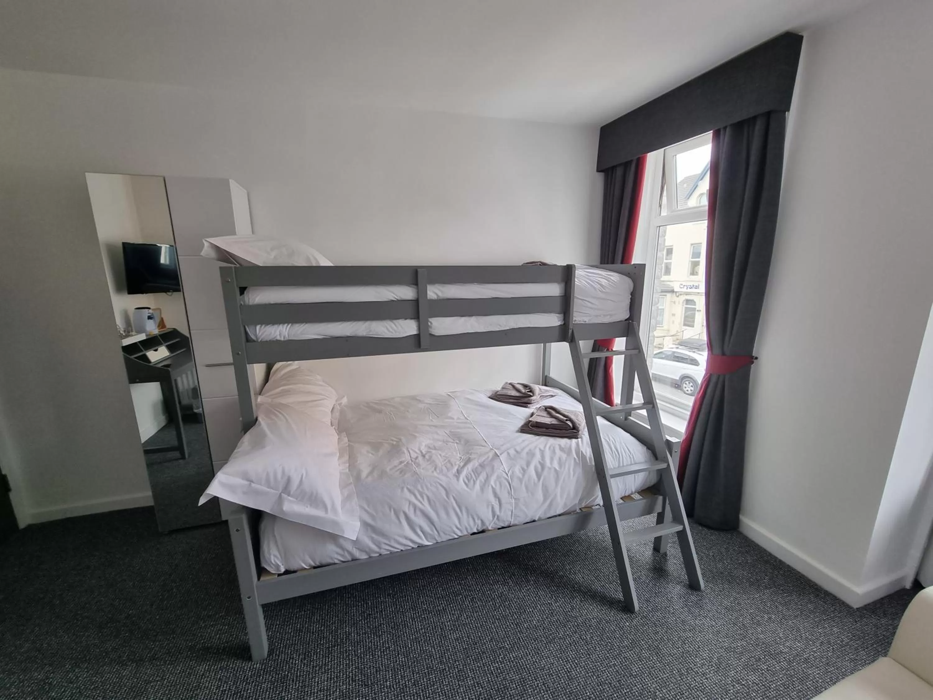 Bunk Bed in Langley House Hotel