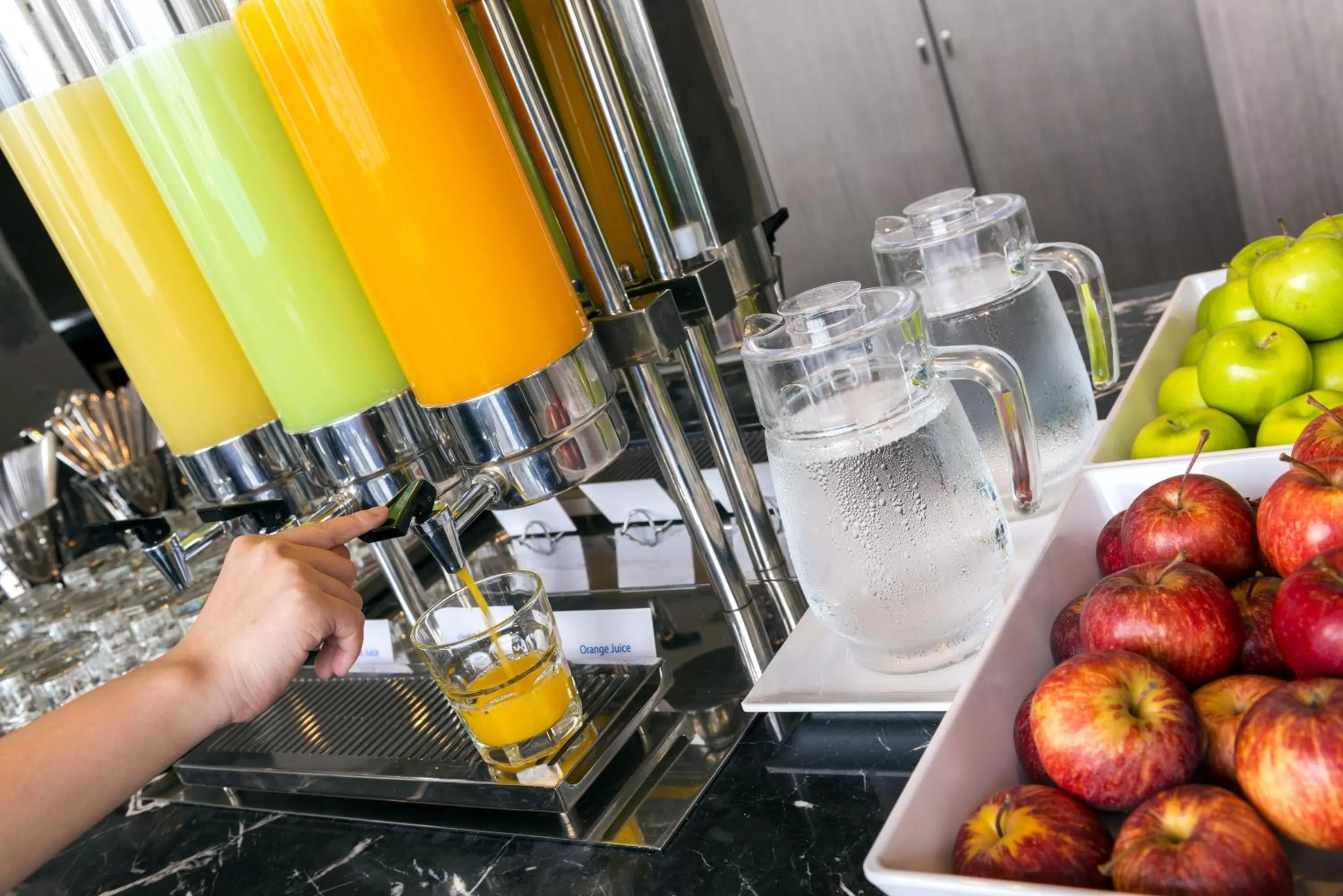 Restaurant/places to eat in Holiday Inn Express Jakarta International Expo by IHG