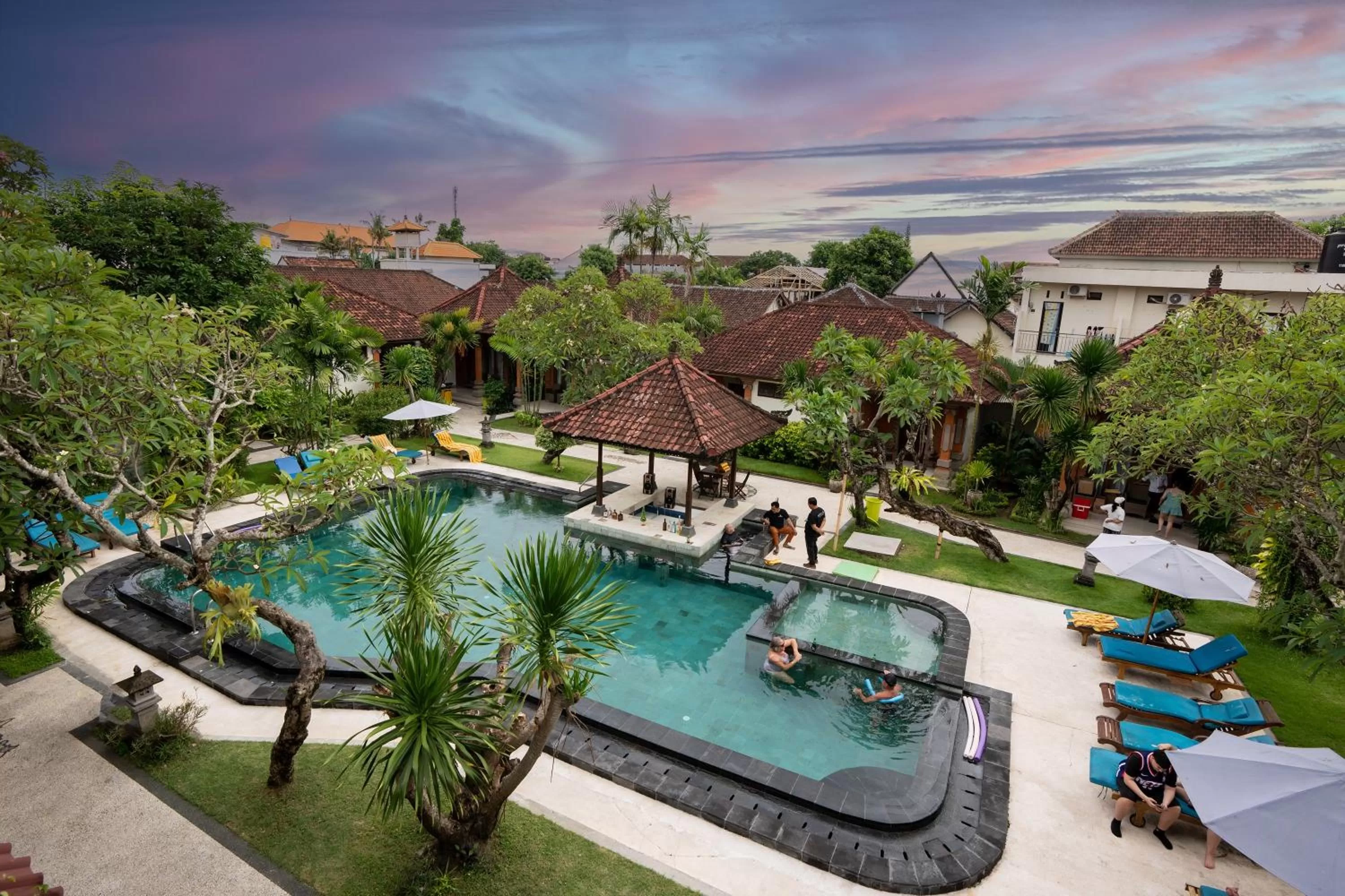 Swimming pool in Hotel Sinar Bali Legian