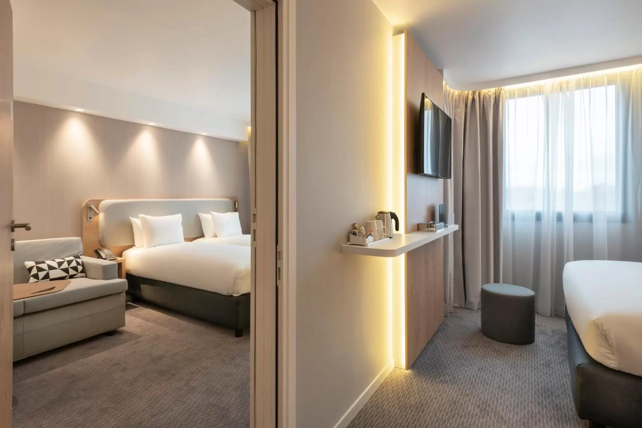 Photo of the whole room, Bed in Holiday Inn Express - Marne-la-Vallée Val d'Europe by IHG