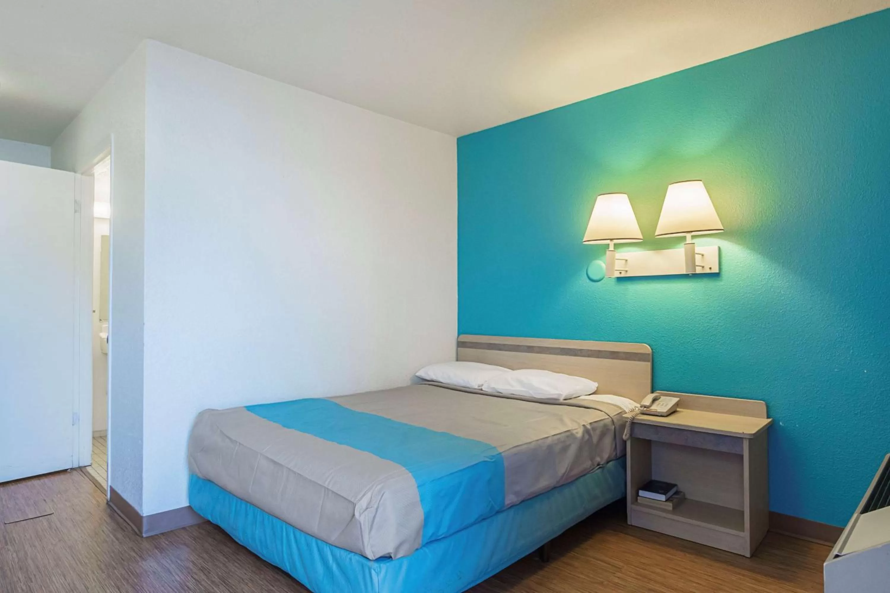 Photo of the whole room, Bed in Motel 6-Rochester, MN