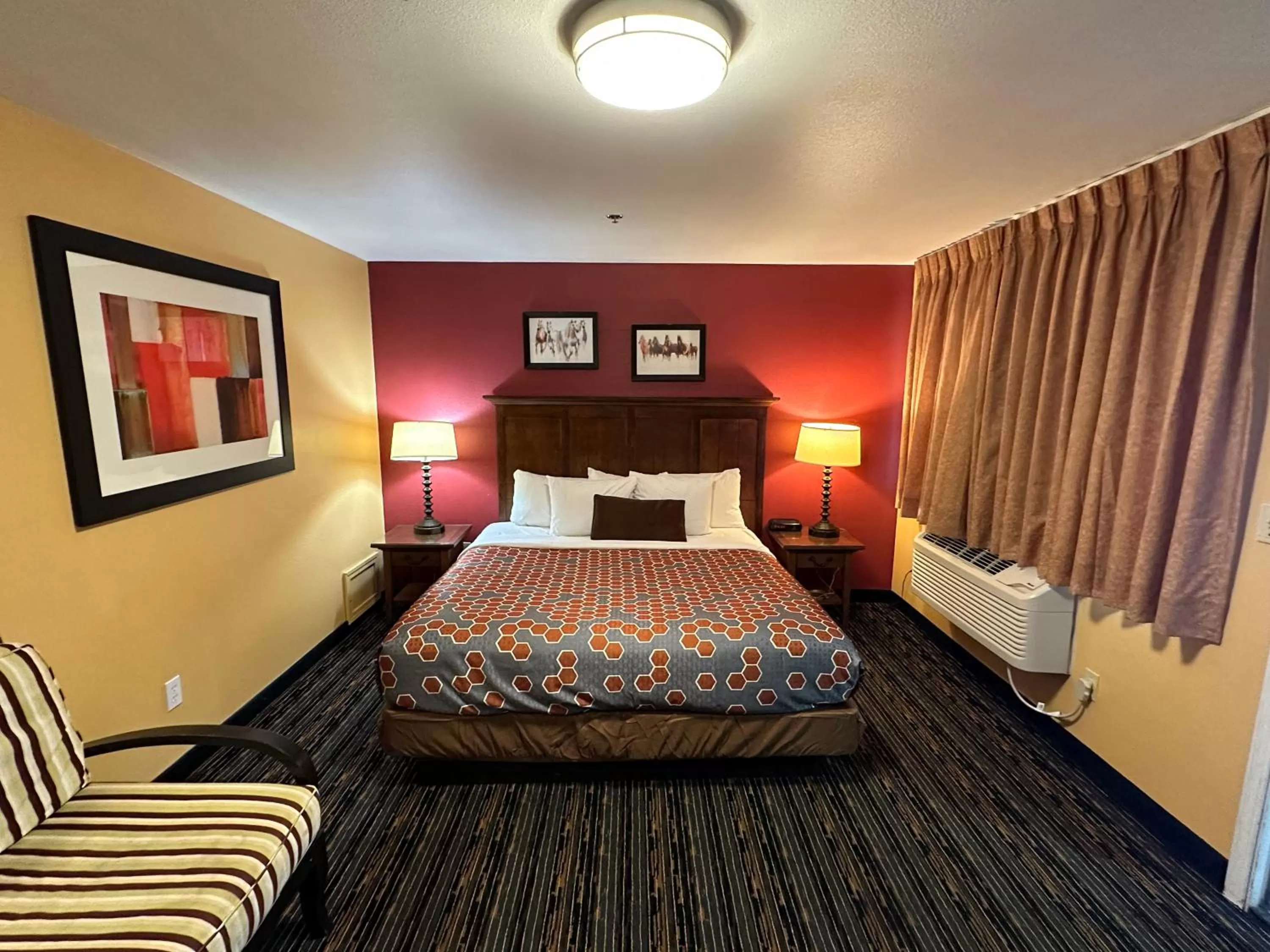 Bedroom, Bed in The Royal Victorian Motel