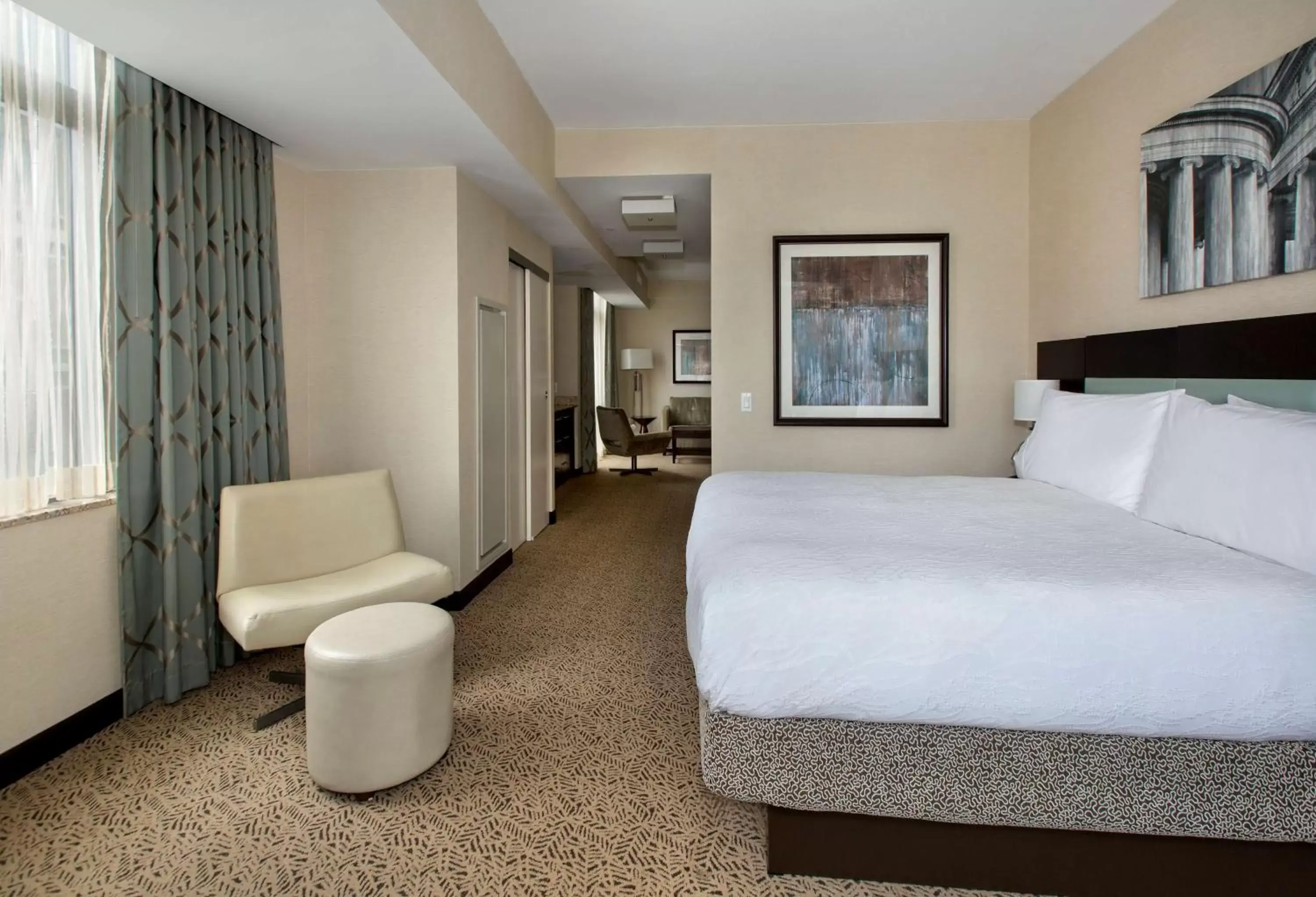 Junior King Suite - Non-Smoking in Hilton Garden Inn Washington D.C./U.S. Capitol Junior King Suite - Non-Smoking in Hilton Garden Inn Washington D.C./U.S. Capitol