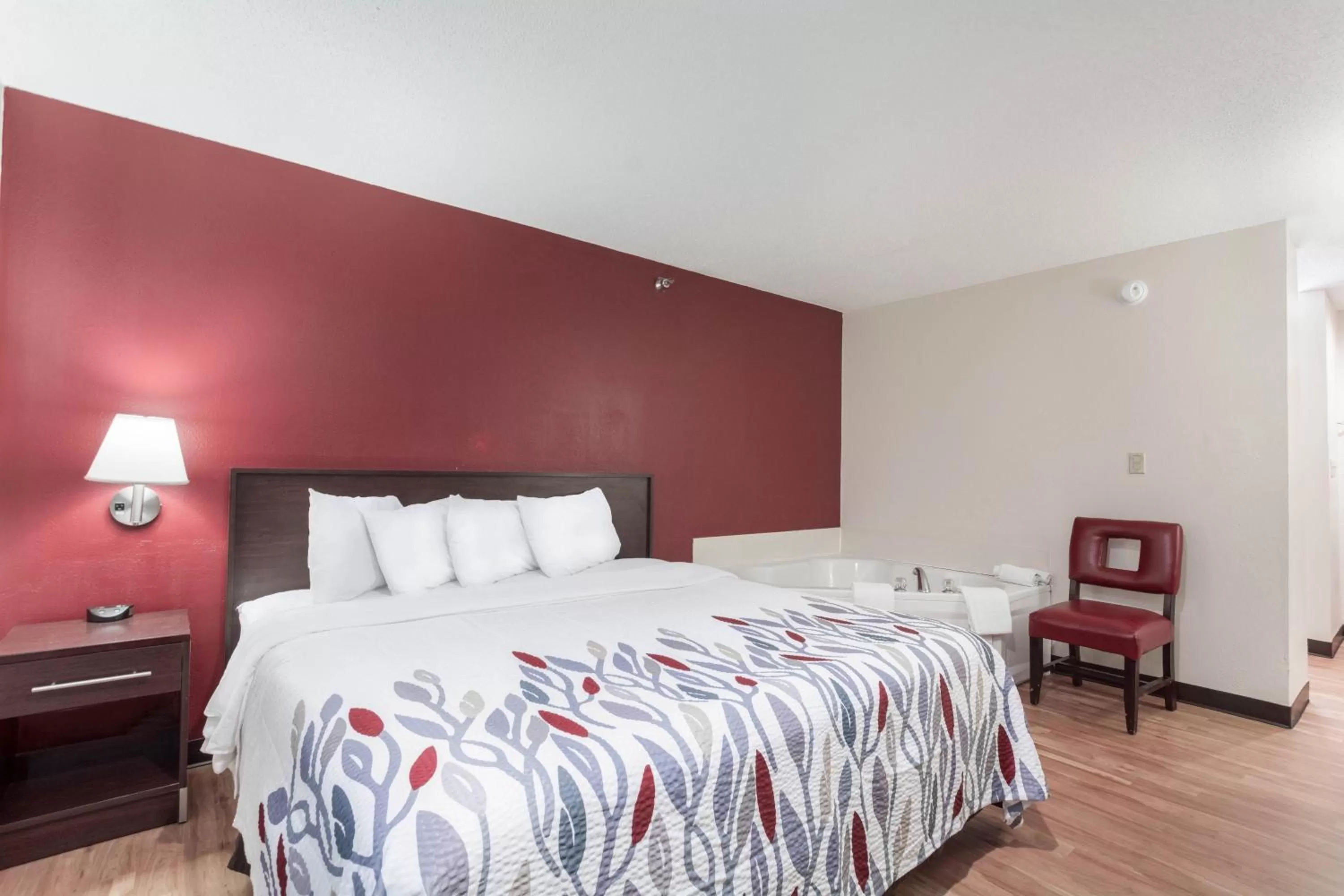 Bedroom, Bed in Red Roof Inn Richmond, KY