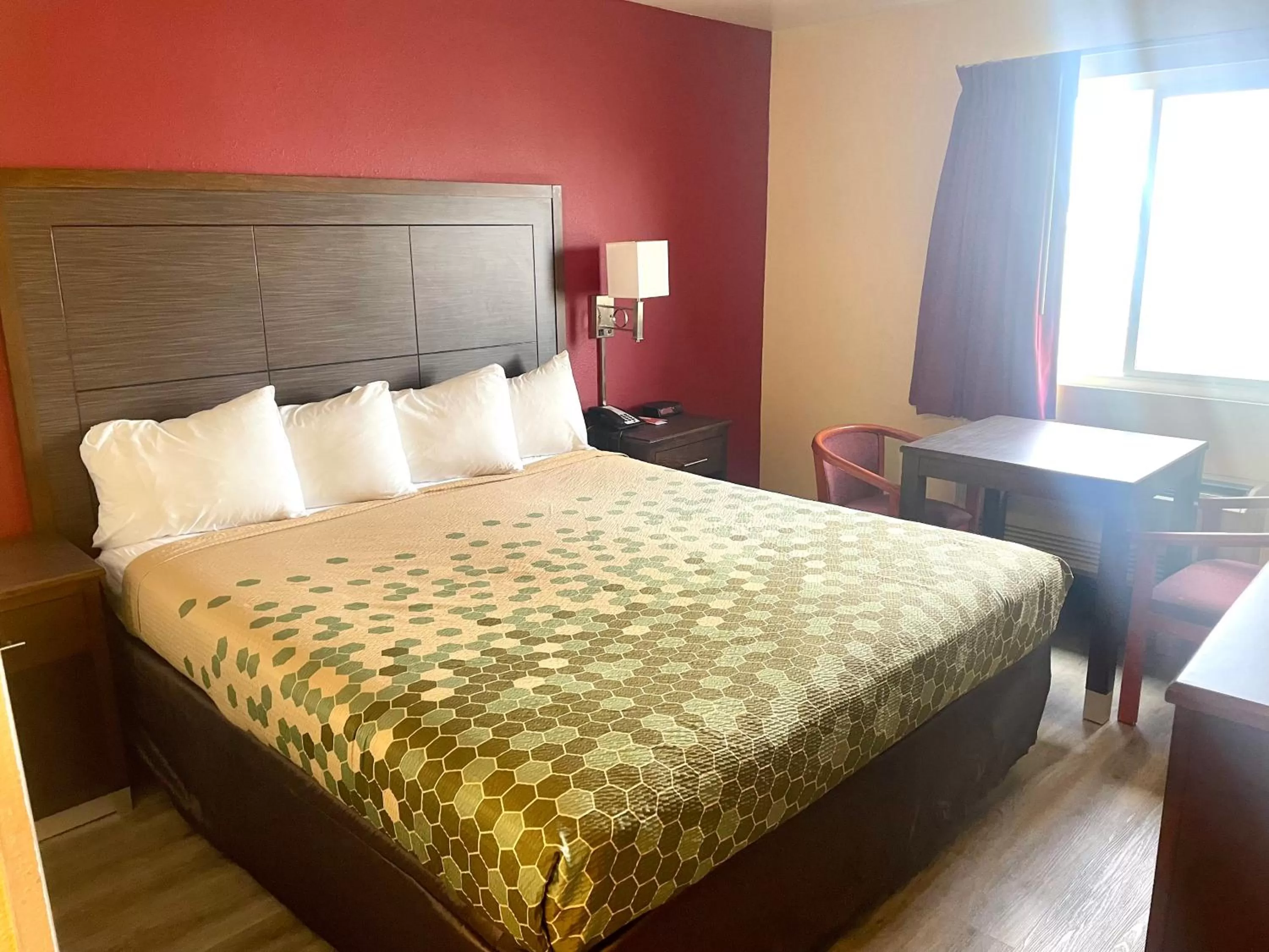 Bed in Econo Lodge Inn & Suites Corning Travel Center