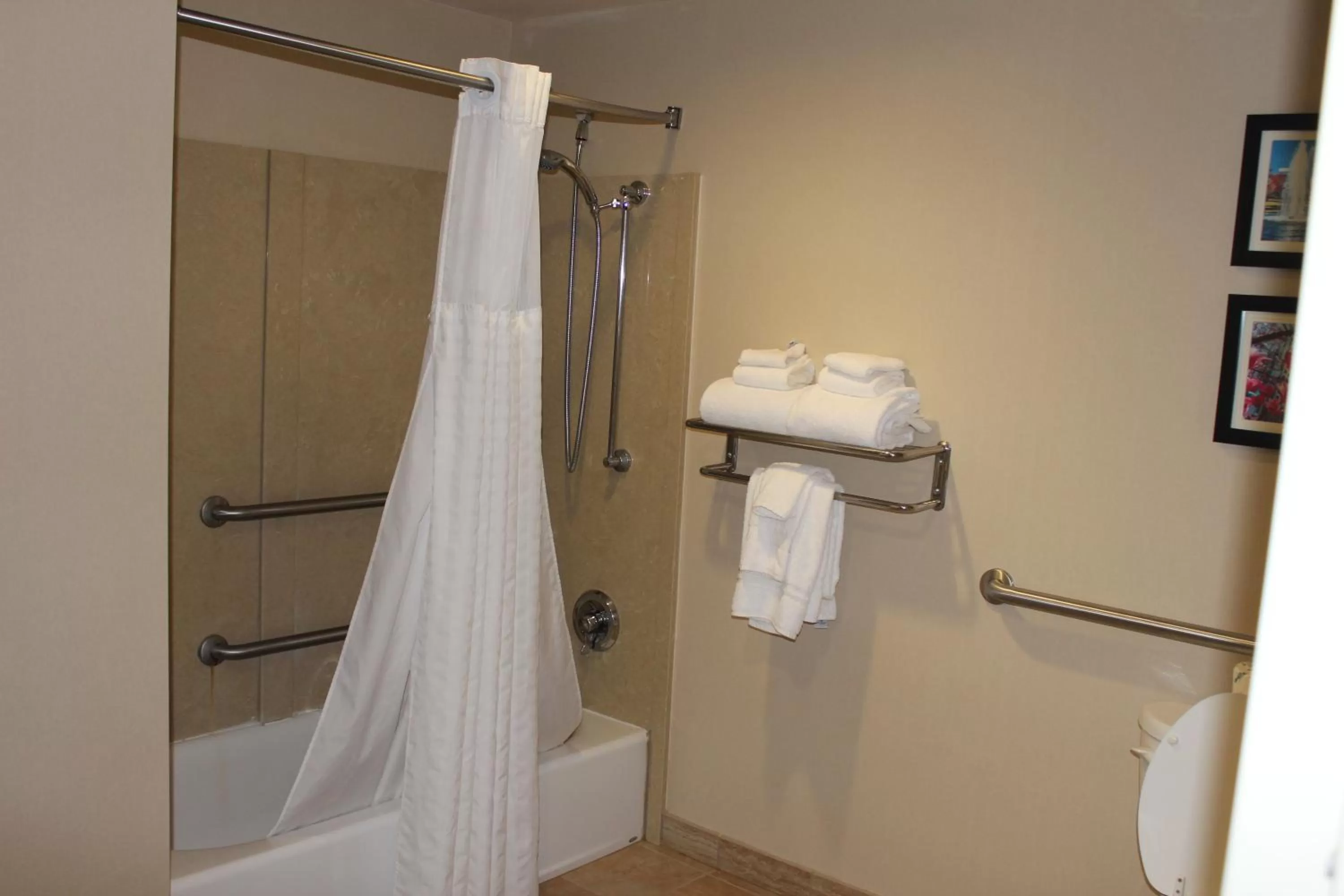 Bathroom in Comfort Suites Huntersville near Lake Norman
