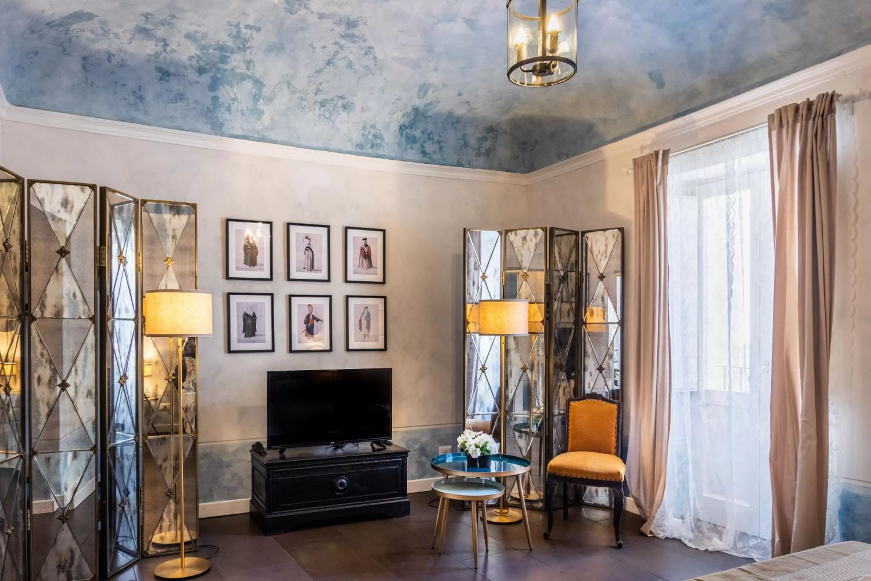 Bedroom, TV/Entertainment Center in B&B Al Vicolo II