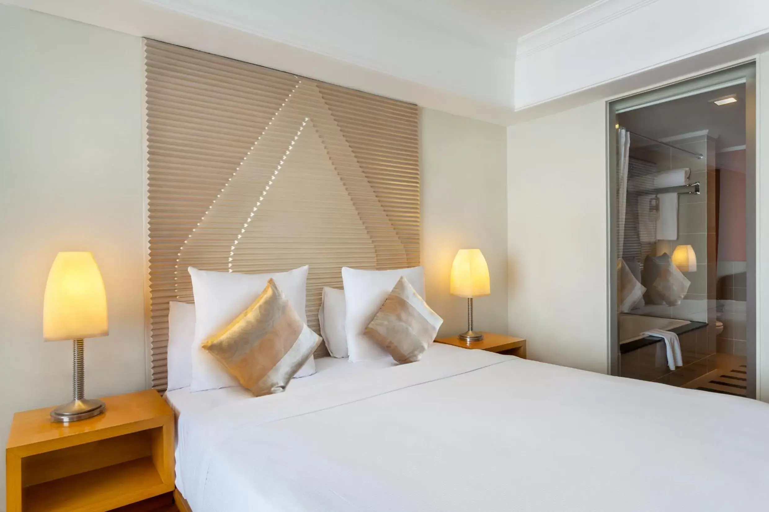 Executive Queen Room in Novotel Semarang Executive Queen Room in Novotel Semarang