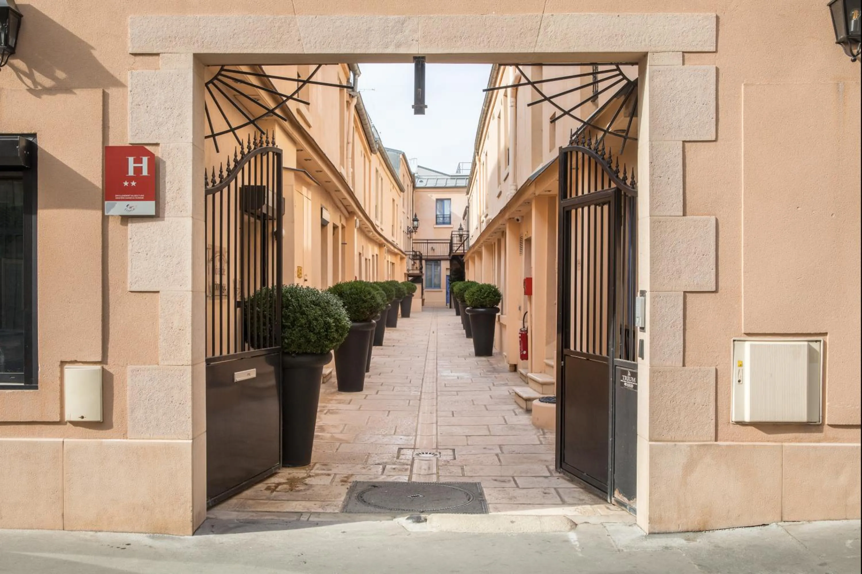 Facade/entrance in Hotel De L'Horloge