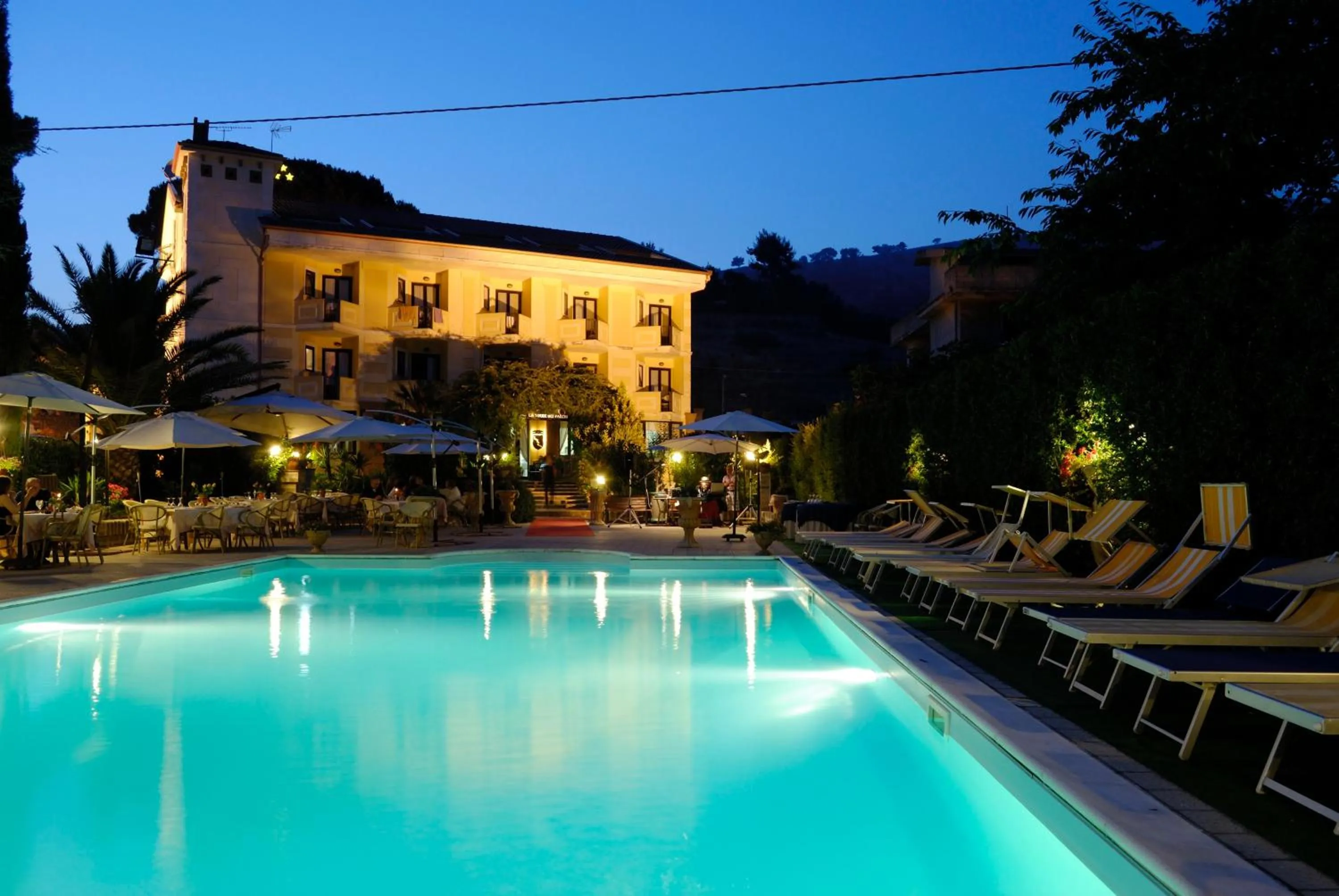 Swimming pool in Hotel Caserta Antica