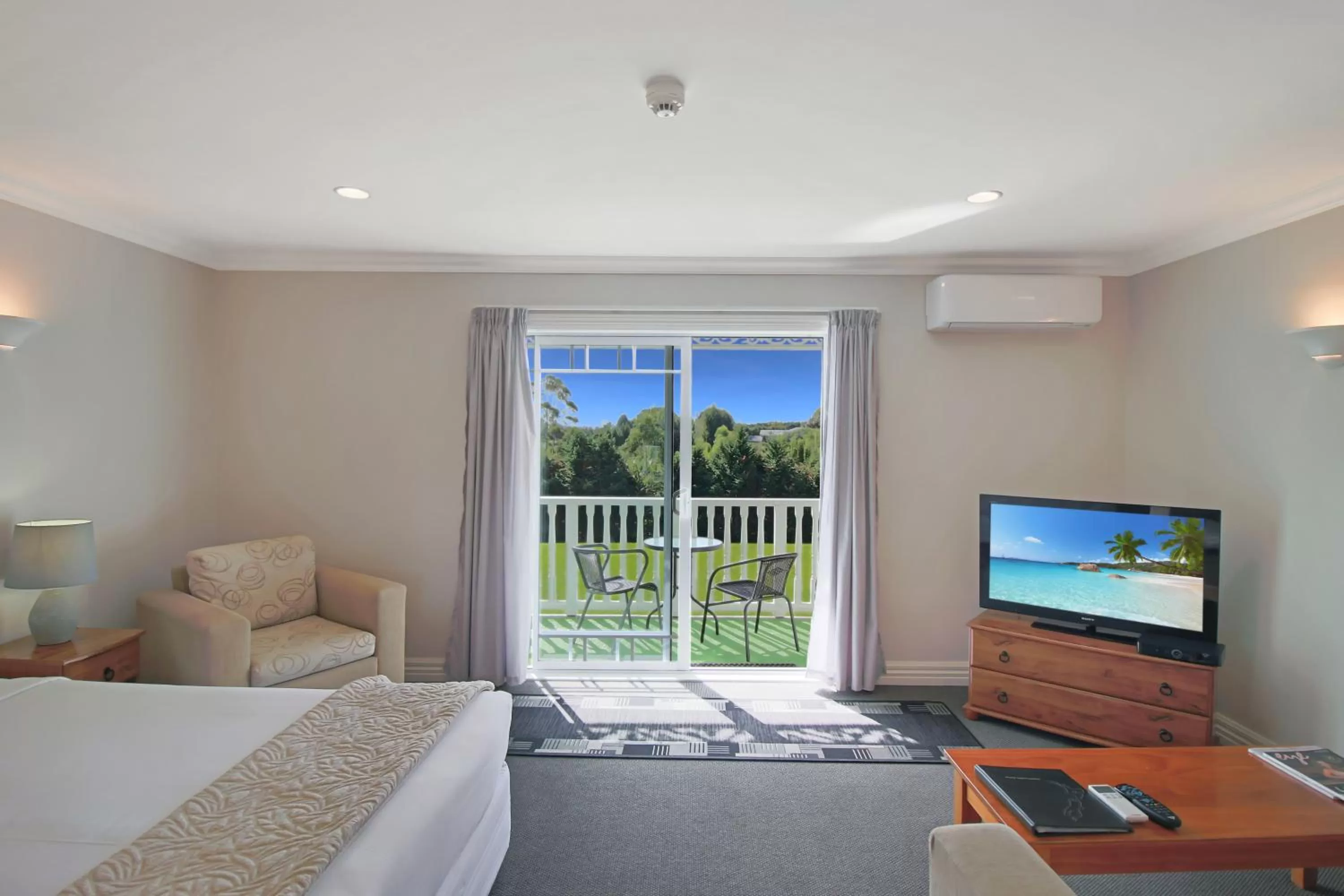 Bed in Kerikeri Park Lodge