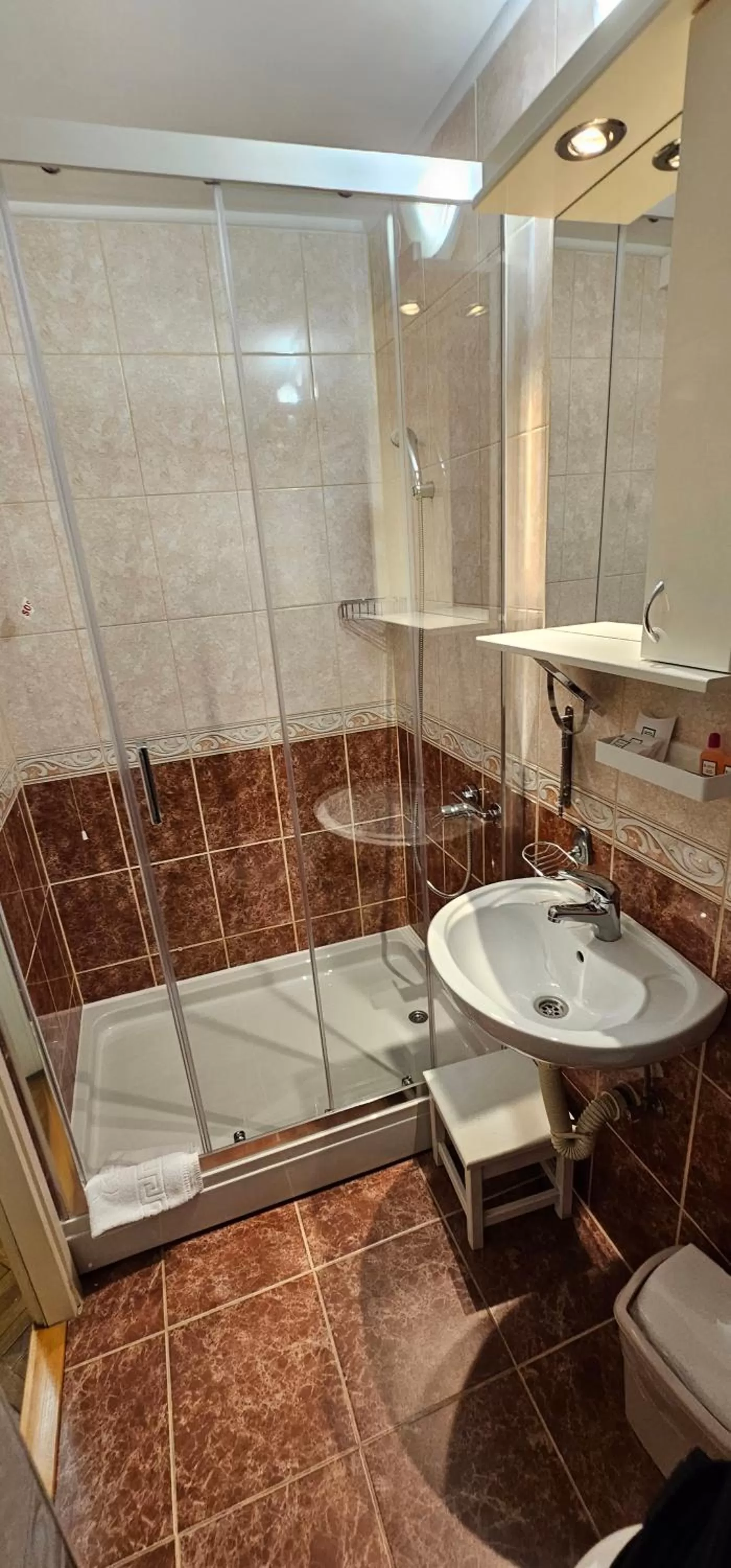 Property building, Bathroom in Hotel Fontana
