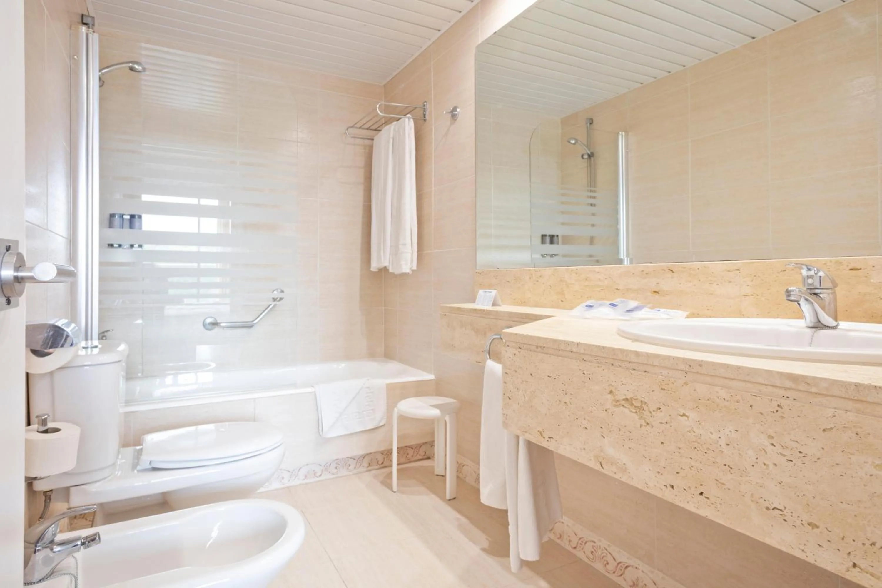 Bathroom in Hotel Best Delta