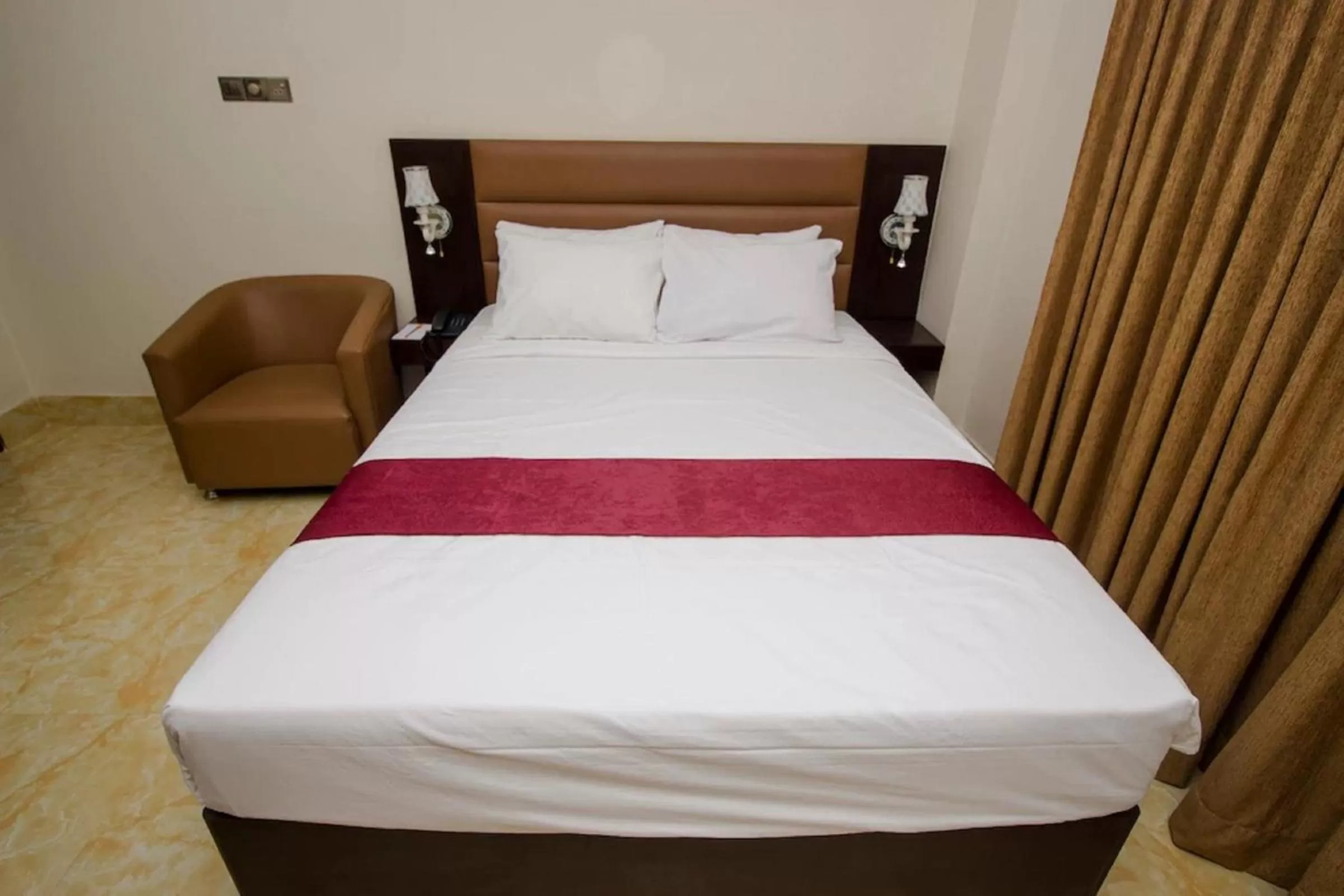 Bedroom, Bed in Hotel Gulshan Lake View