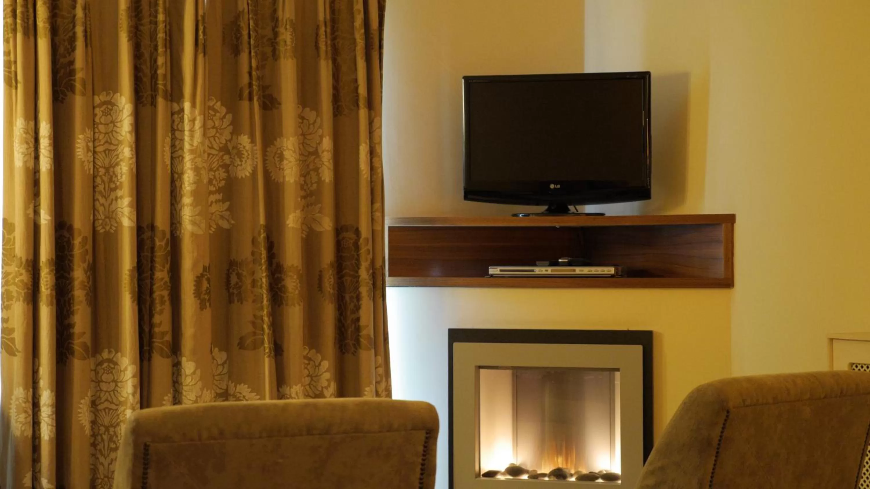 TV and multimedia in The Big Blue Hotel - Blackpool Pleasure Beach