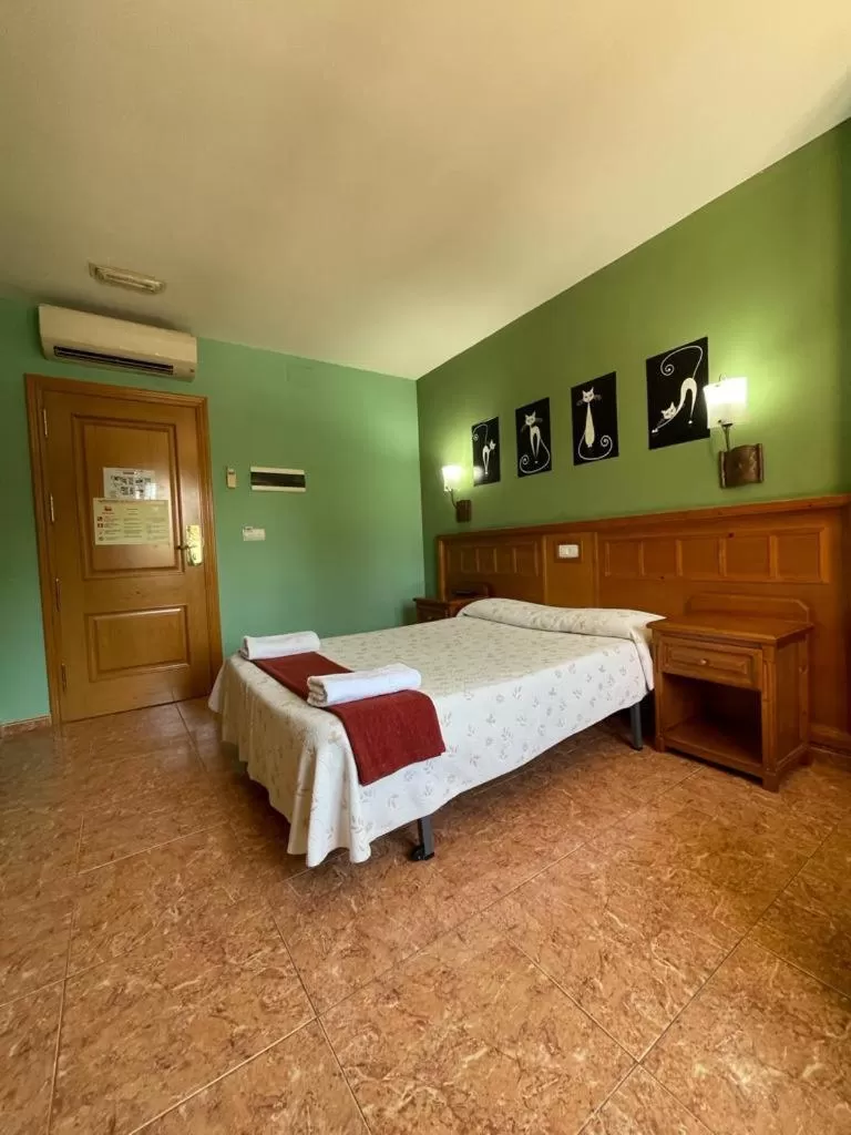 Bed in HOTEL Restaurante la barca