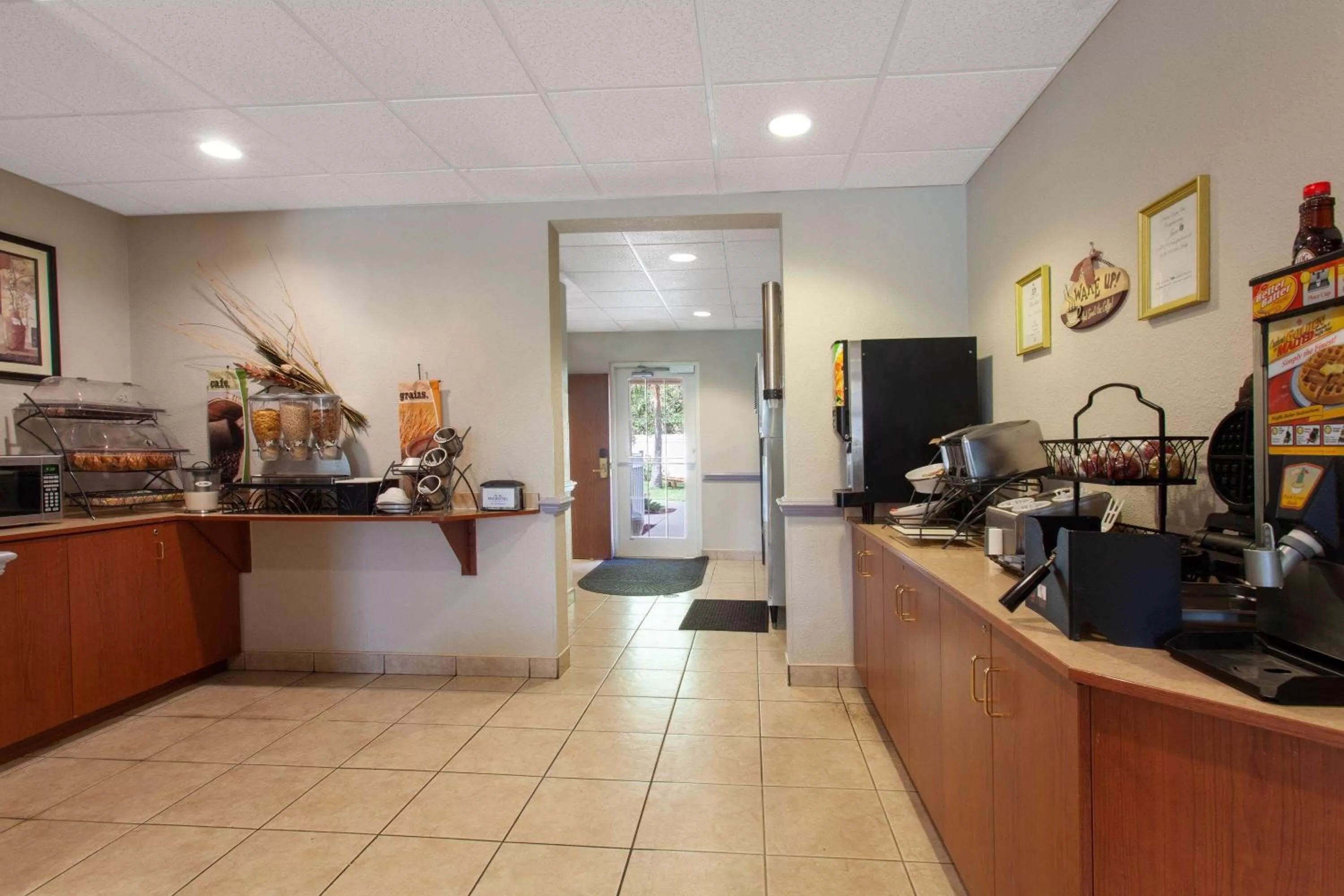 Breakfast in Microtel Inn and Suites by Wyndham - Lady Lake/ The Villages