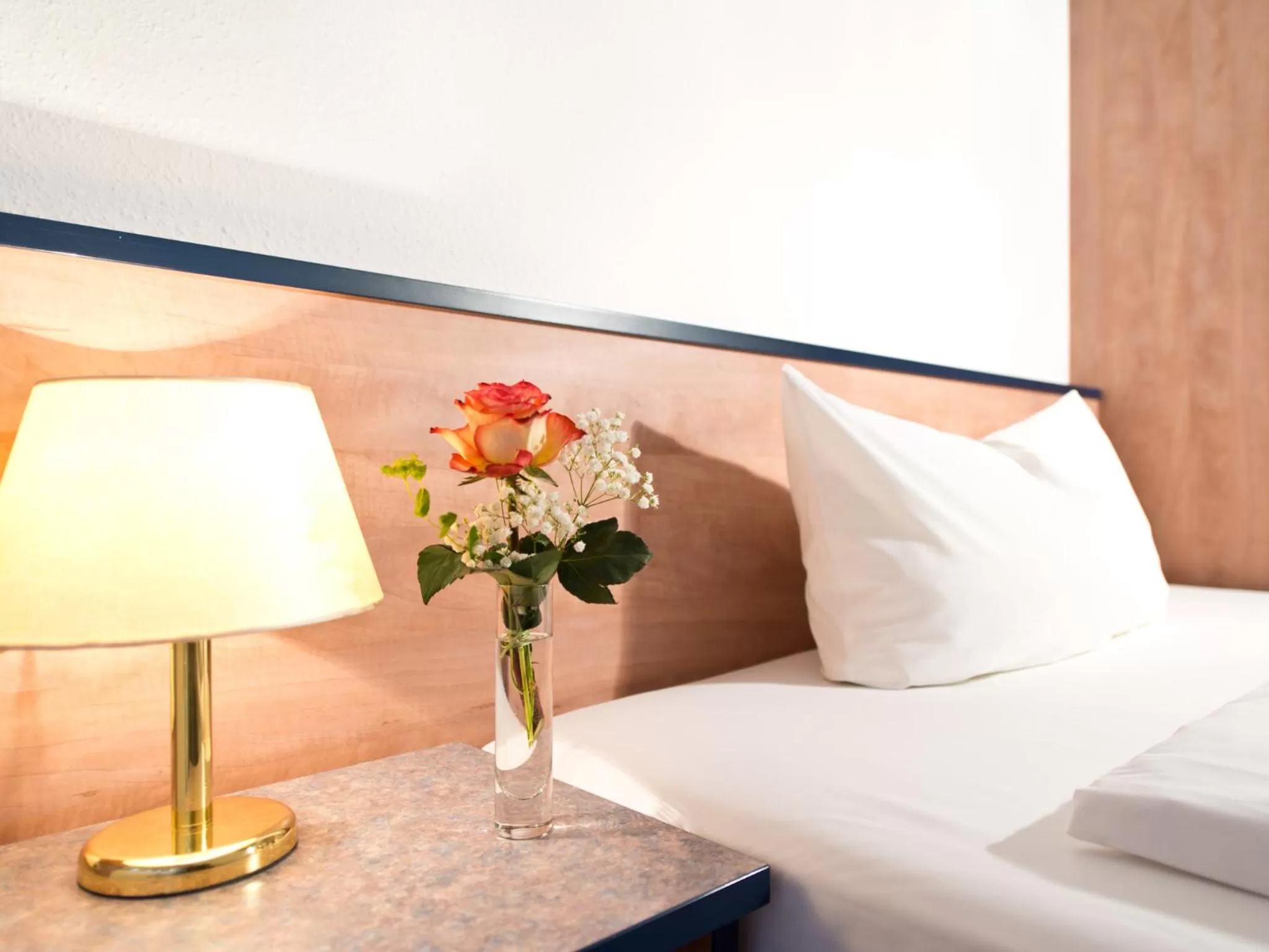 Bed in ACHAT Hotel Monheim am Rhein