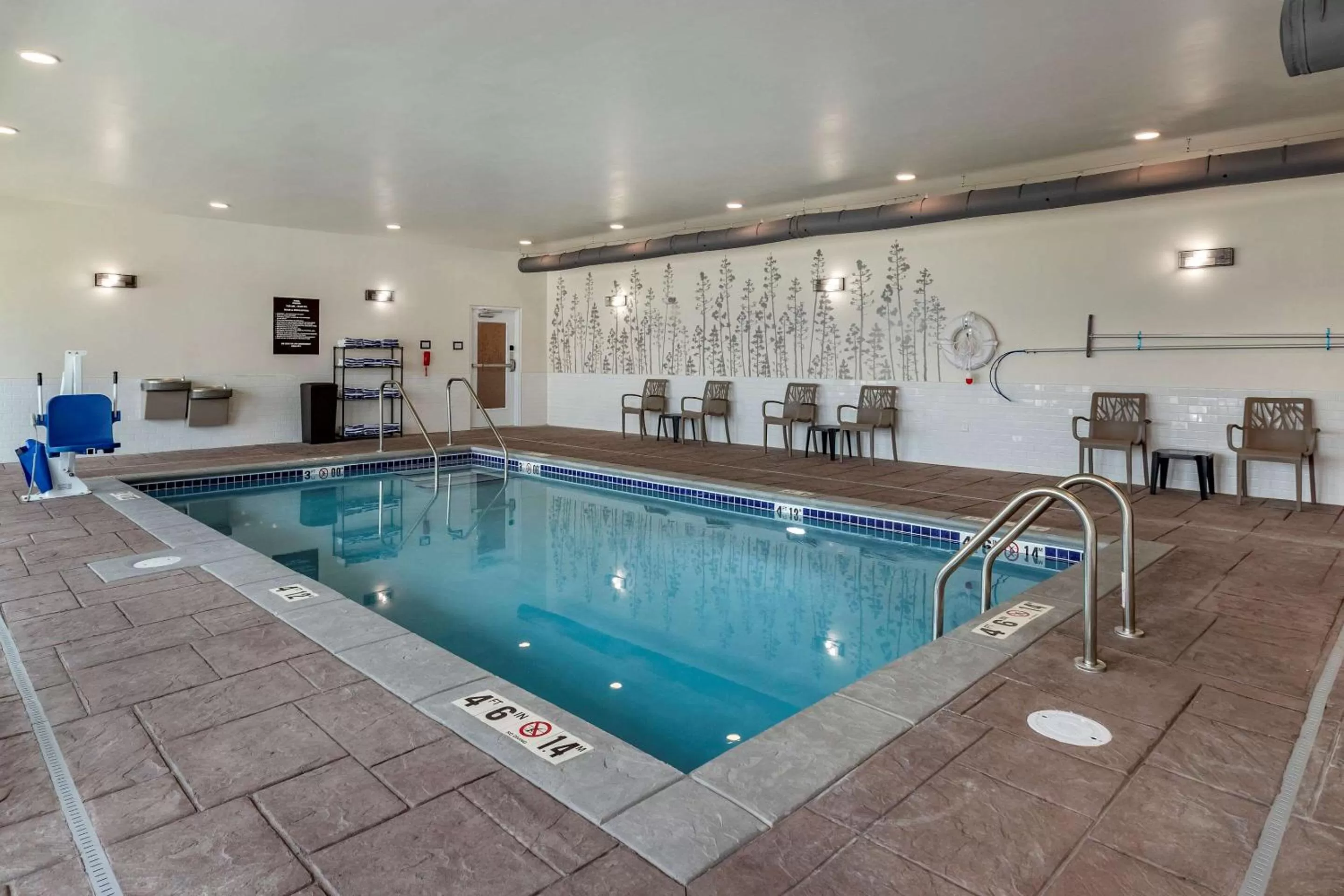 Swimming pool in MainStay Suites Waukee-West Des Moines