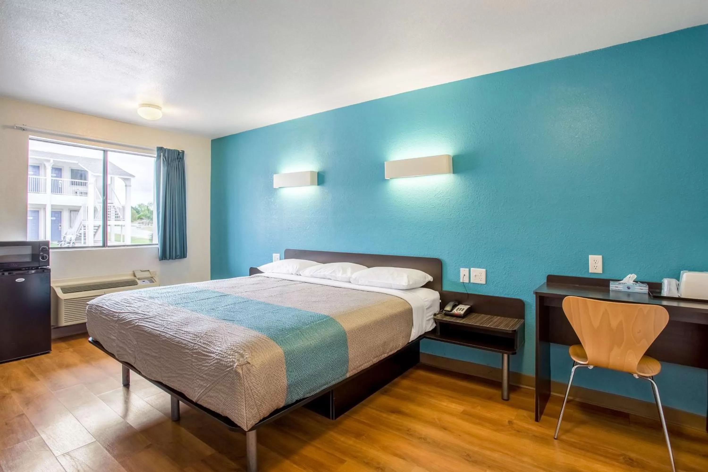 Photo of the whole room, Bed in Motel 6-Bryan, TX - College Station