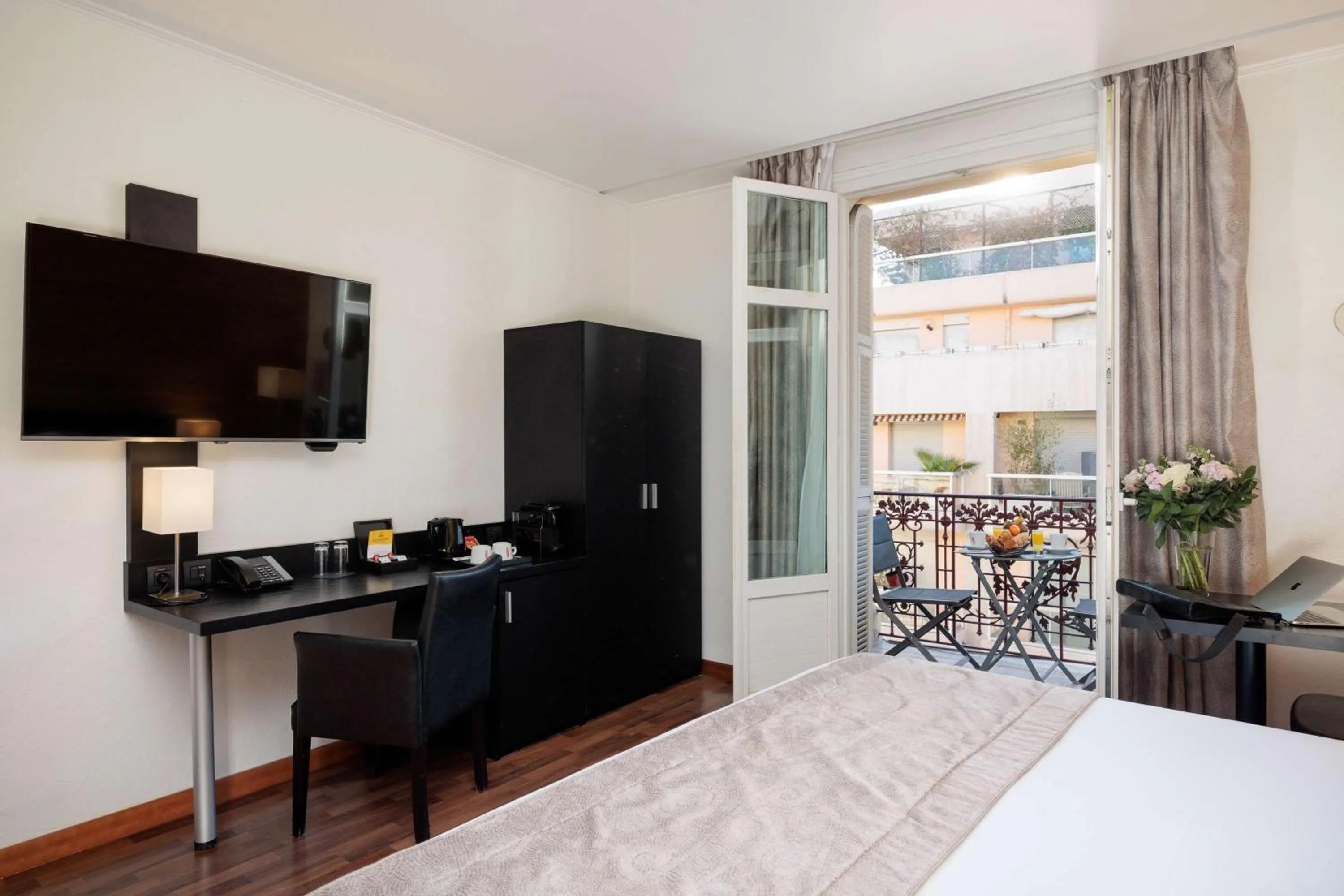 Bedroom, Bed in Best Western Plus Hôtel Massena Nice