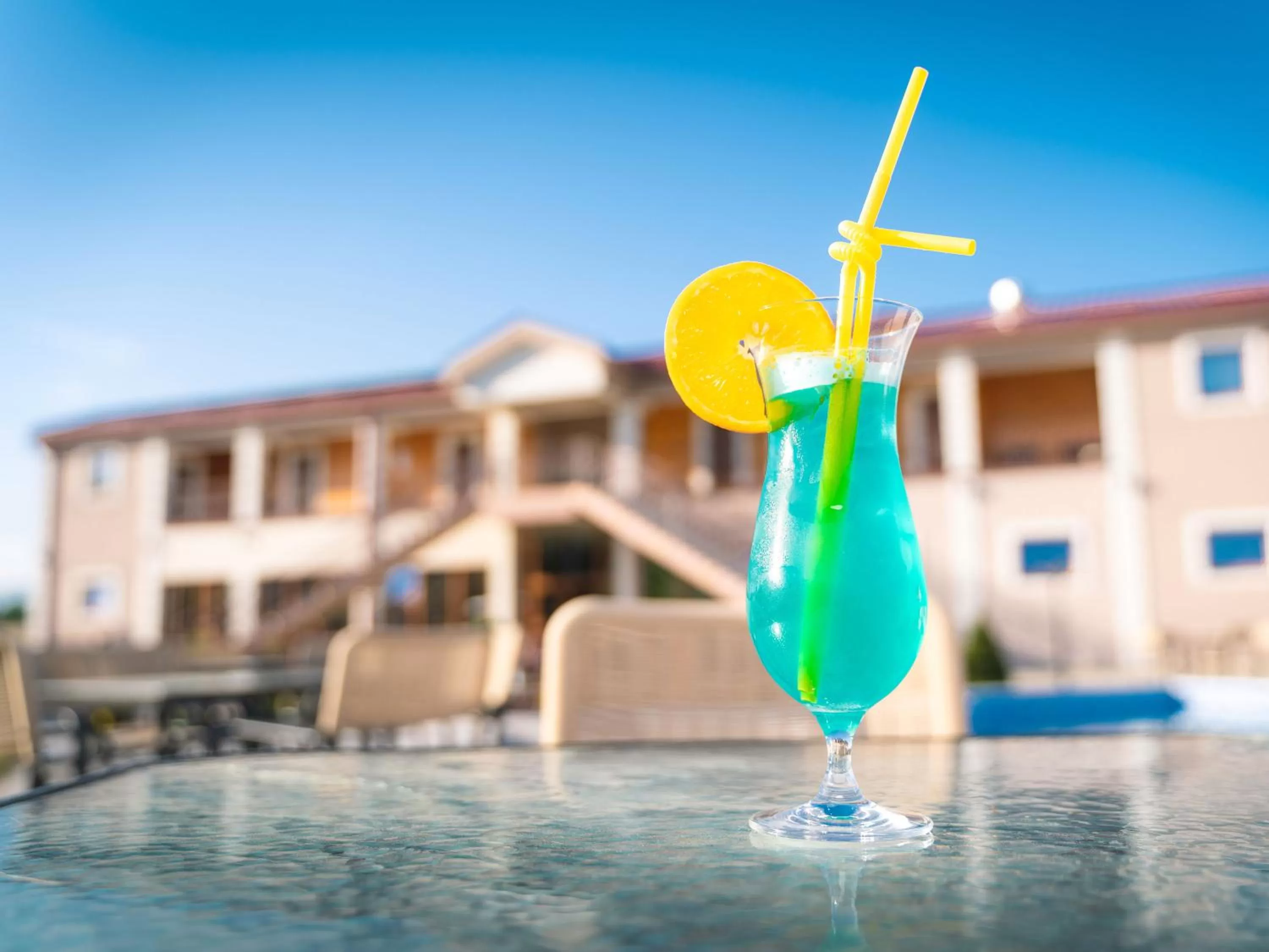 Drinks, Swimming Pool in Hotel Royal Garden