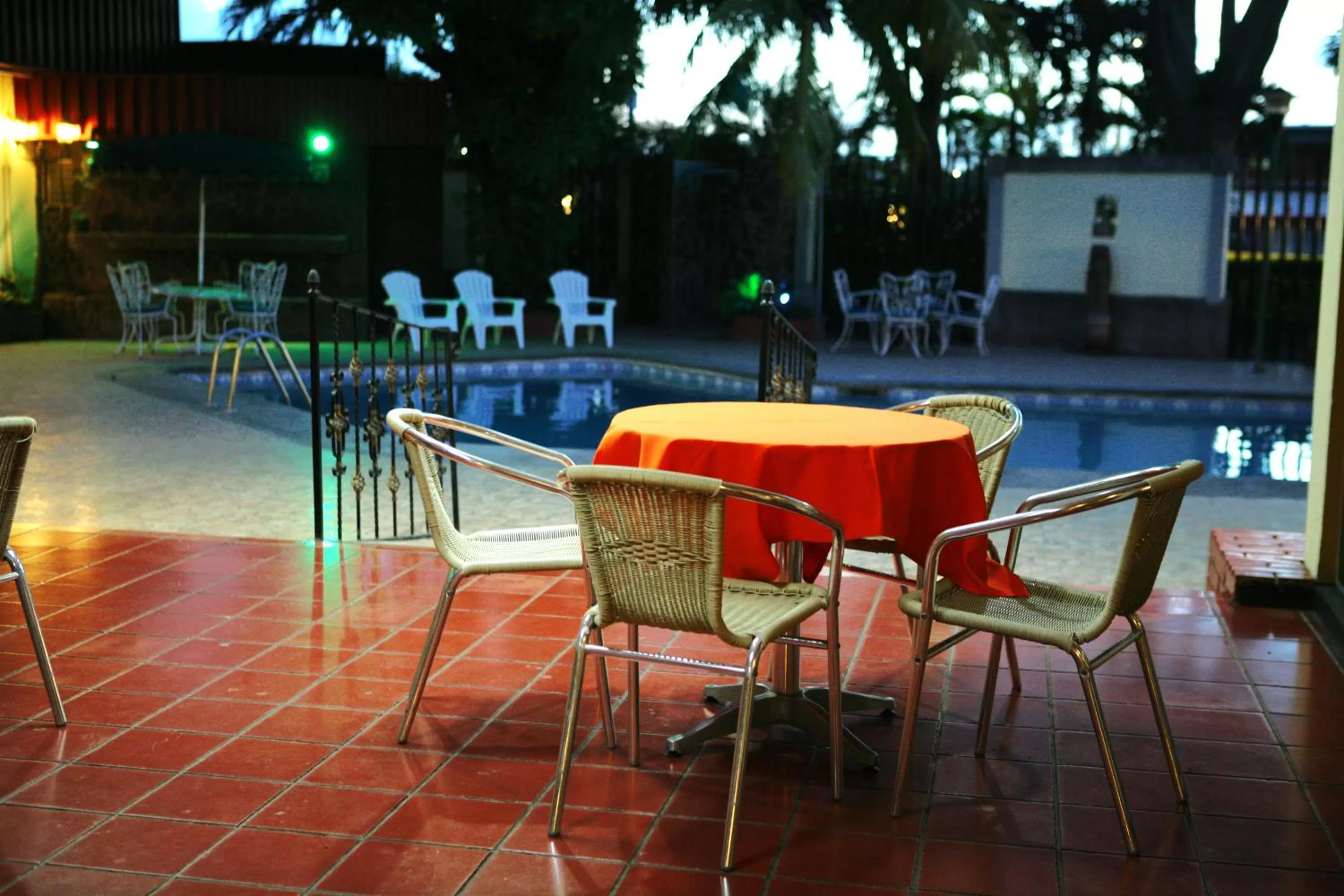 Restaurant/places to eat, Lounge/Bar in Hotel Estrella