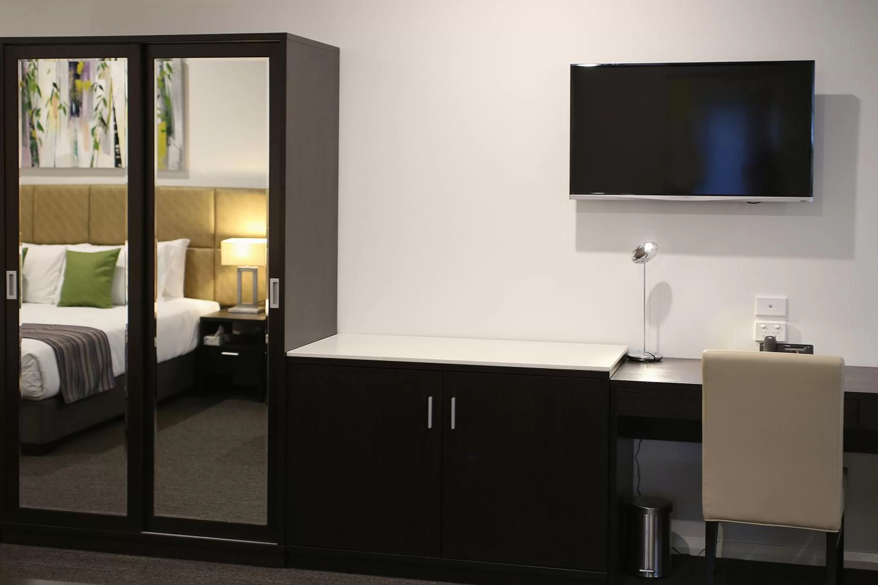 TV and multimedia, Bed in Best Western Plus Bolton on the Park