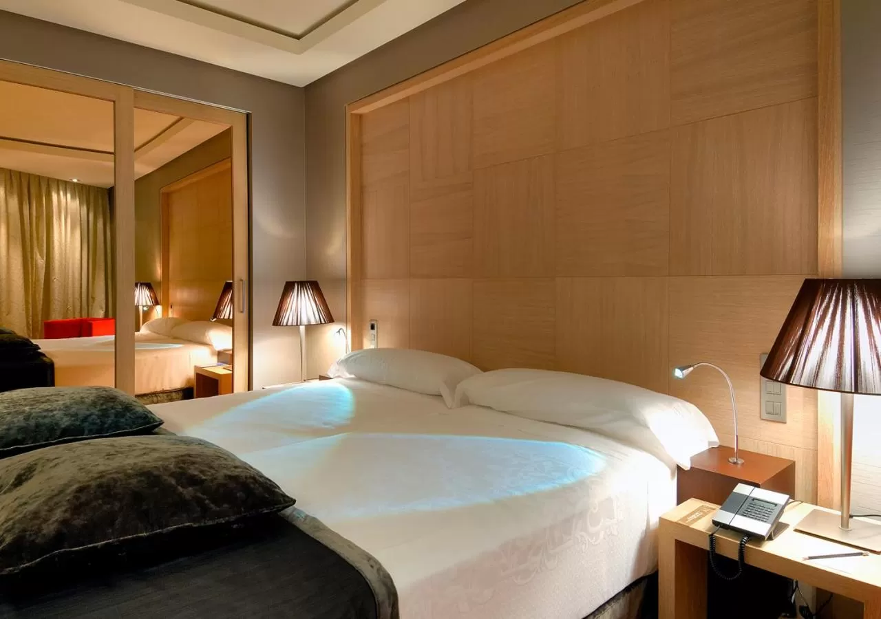 Decorative detail, Bed in Vincci Frontaura