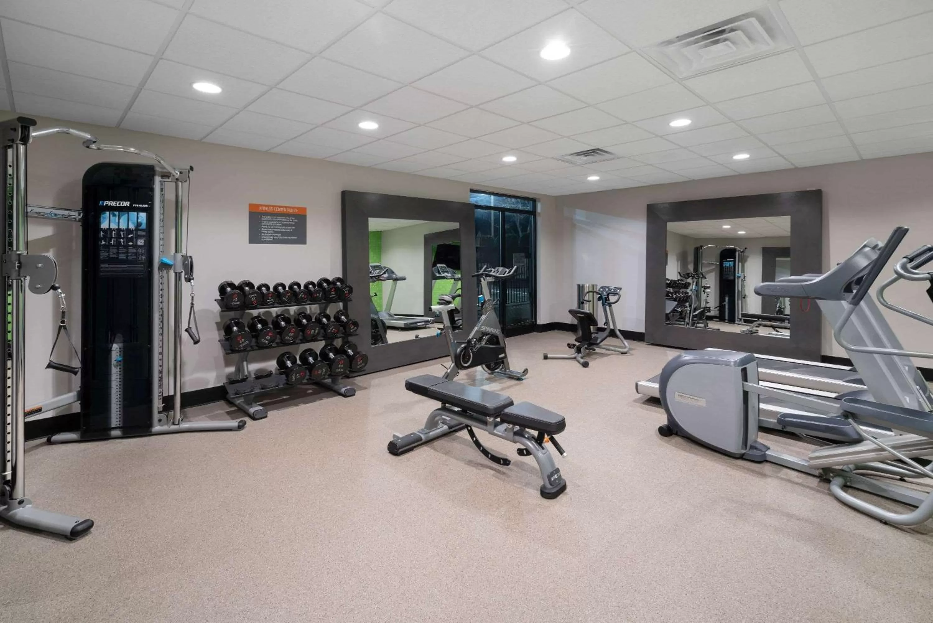 Fitness centre/facilities in La Quinta by Wyndham Raleigh Downtown North