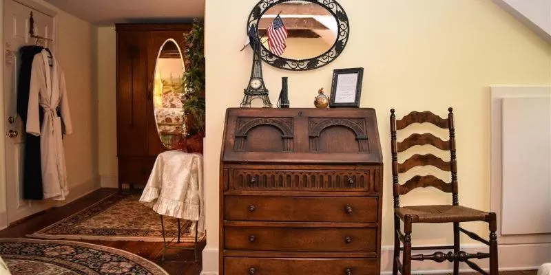 The Richard Johnston Inn & 1890 Caroline House