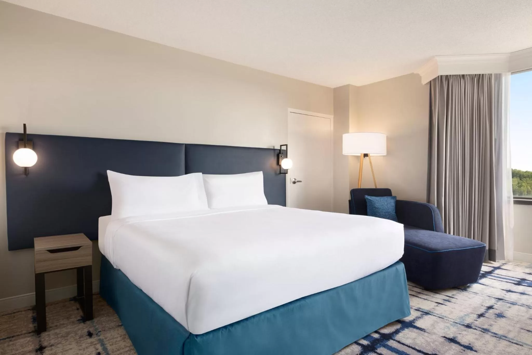 Photo of the whole room, Bed in Crowne Plaza College Park - Washington DC by IHG