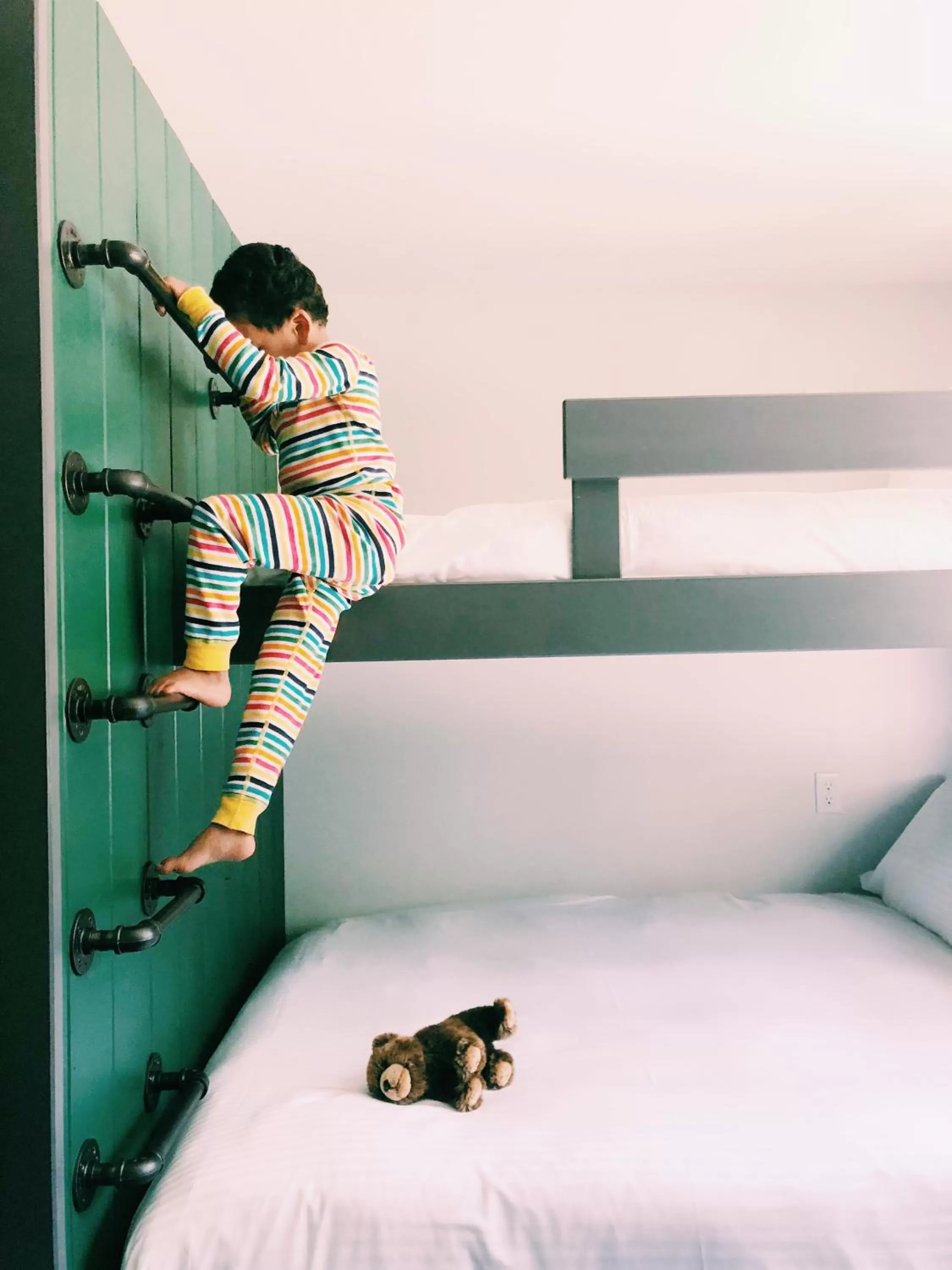 Bed in Main and Mountain