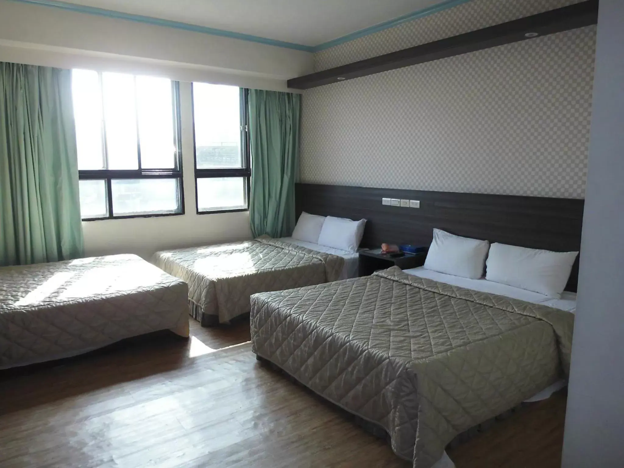 Standard Family Room (6 Adults) in Modern Plaza Hotel Standard Family Room (6 Adults) in Modern Plaza Hotel