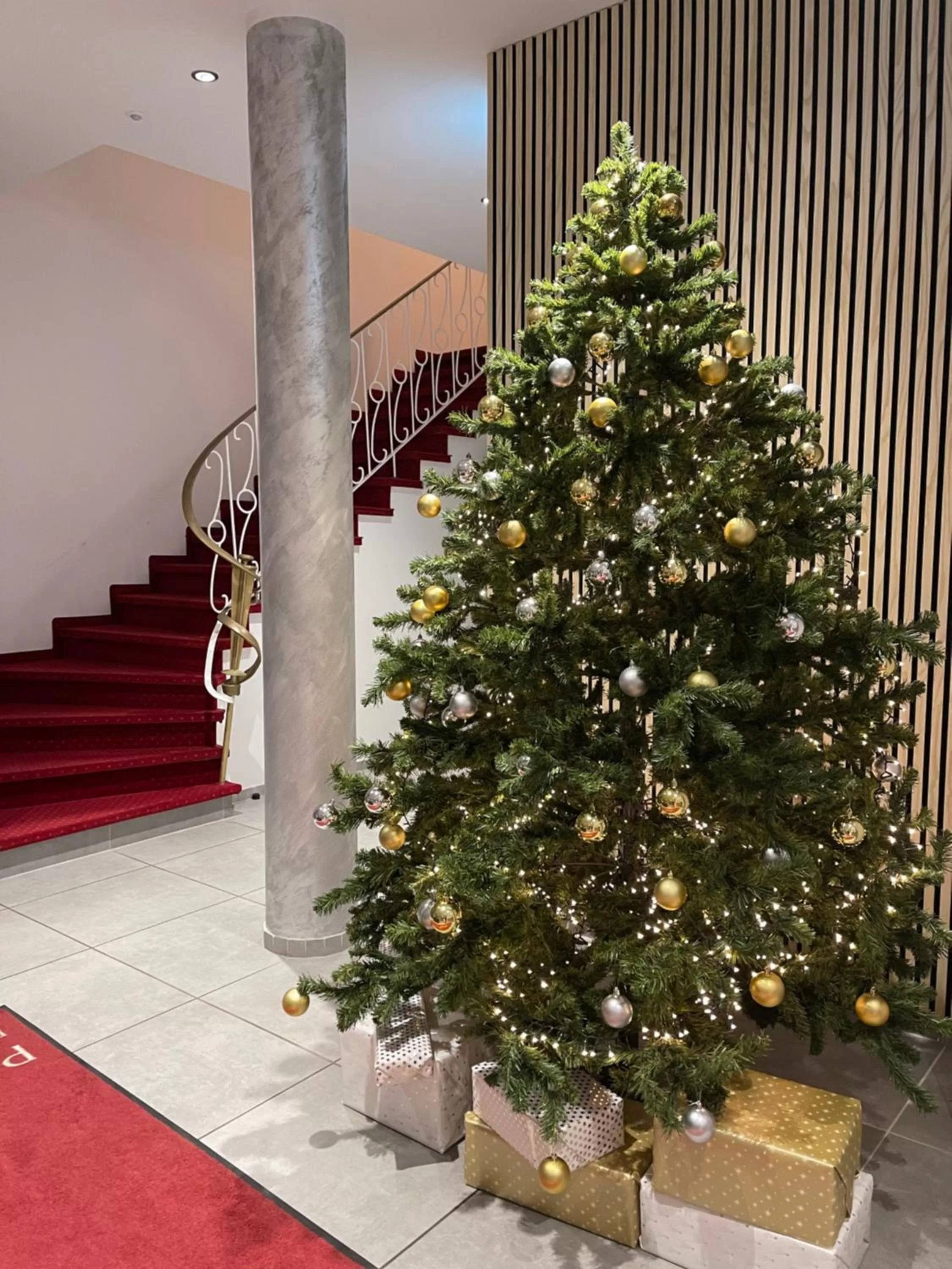 Restaurant/places to eat in Palm Premium Hotel & Apartments