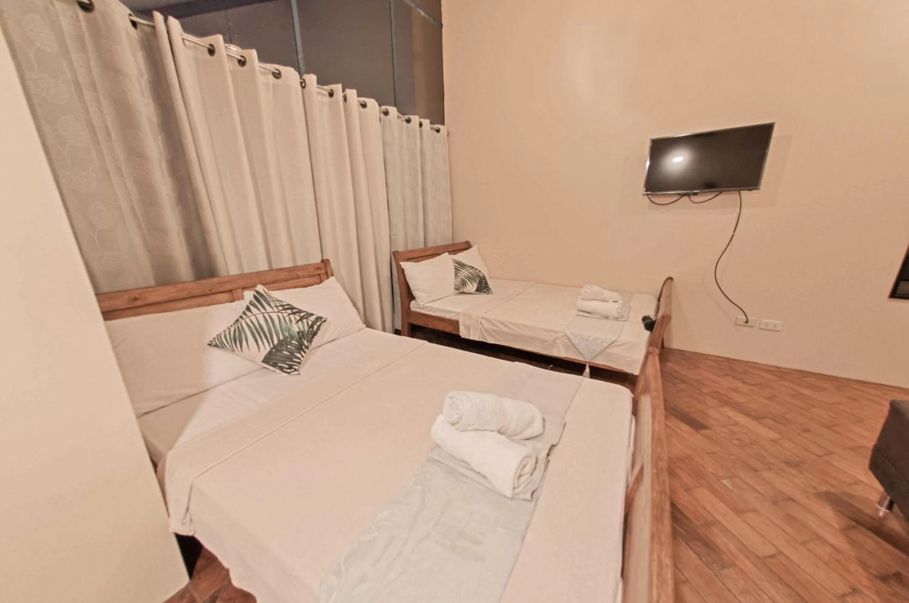 Bed in The Half House by Elmar Cabin