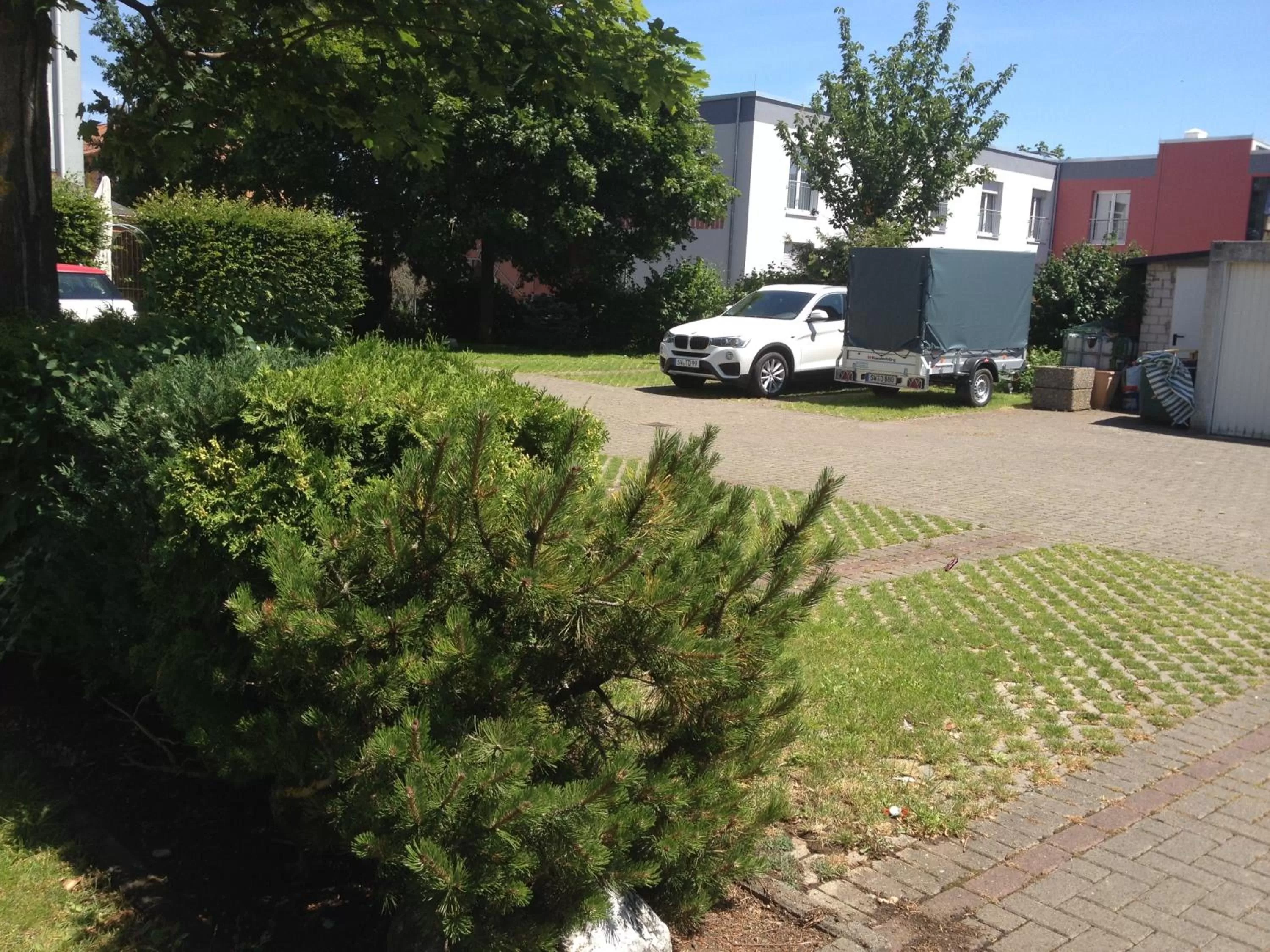 Patio, Garden in Hotel am Bergl