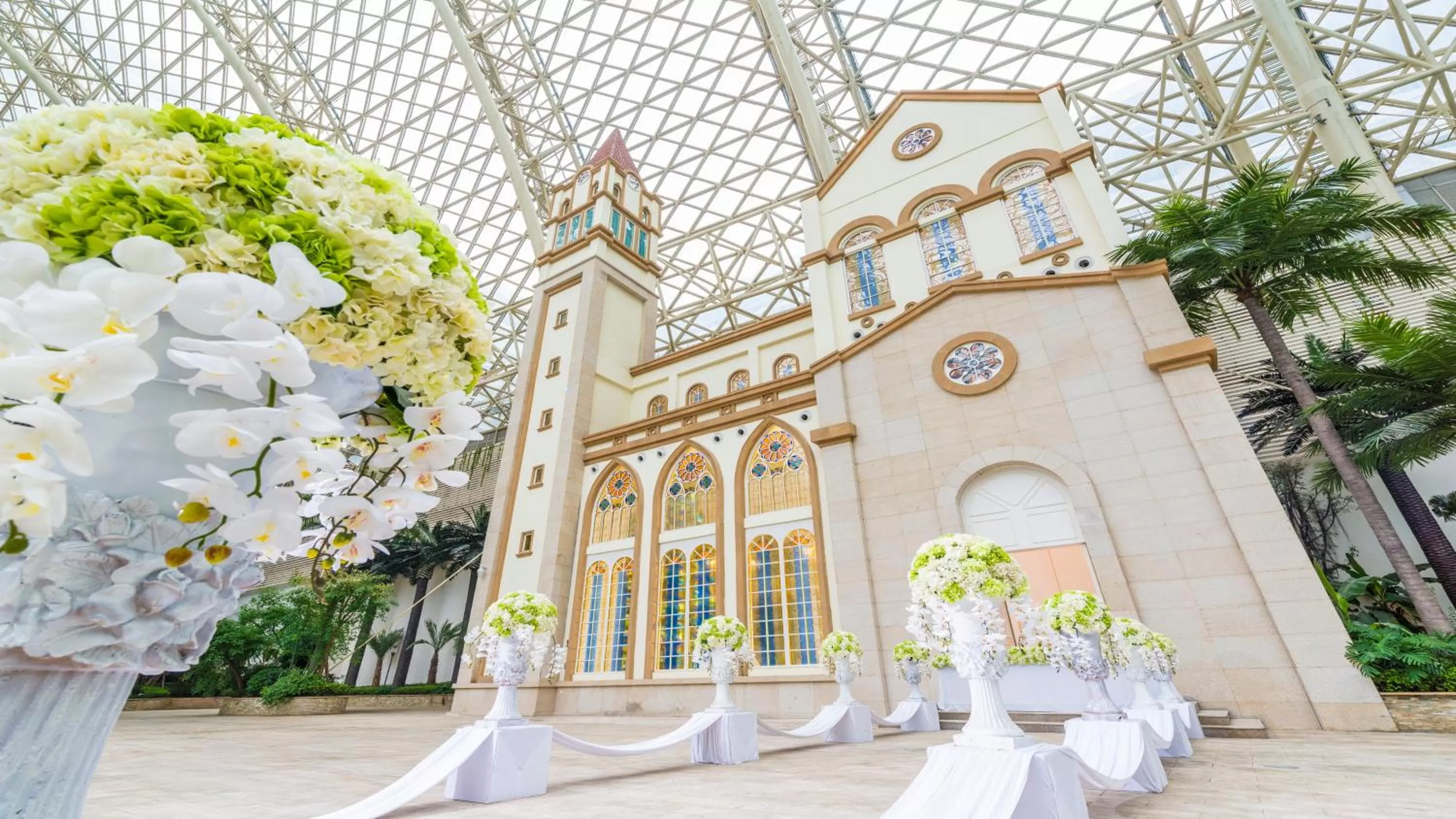 Lobby or reception in InterContinental Chengdu Global Center by IHG