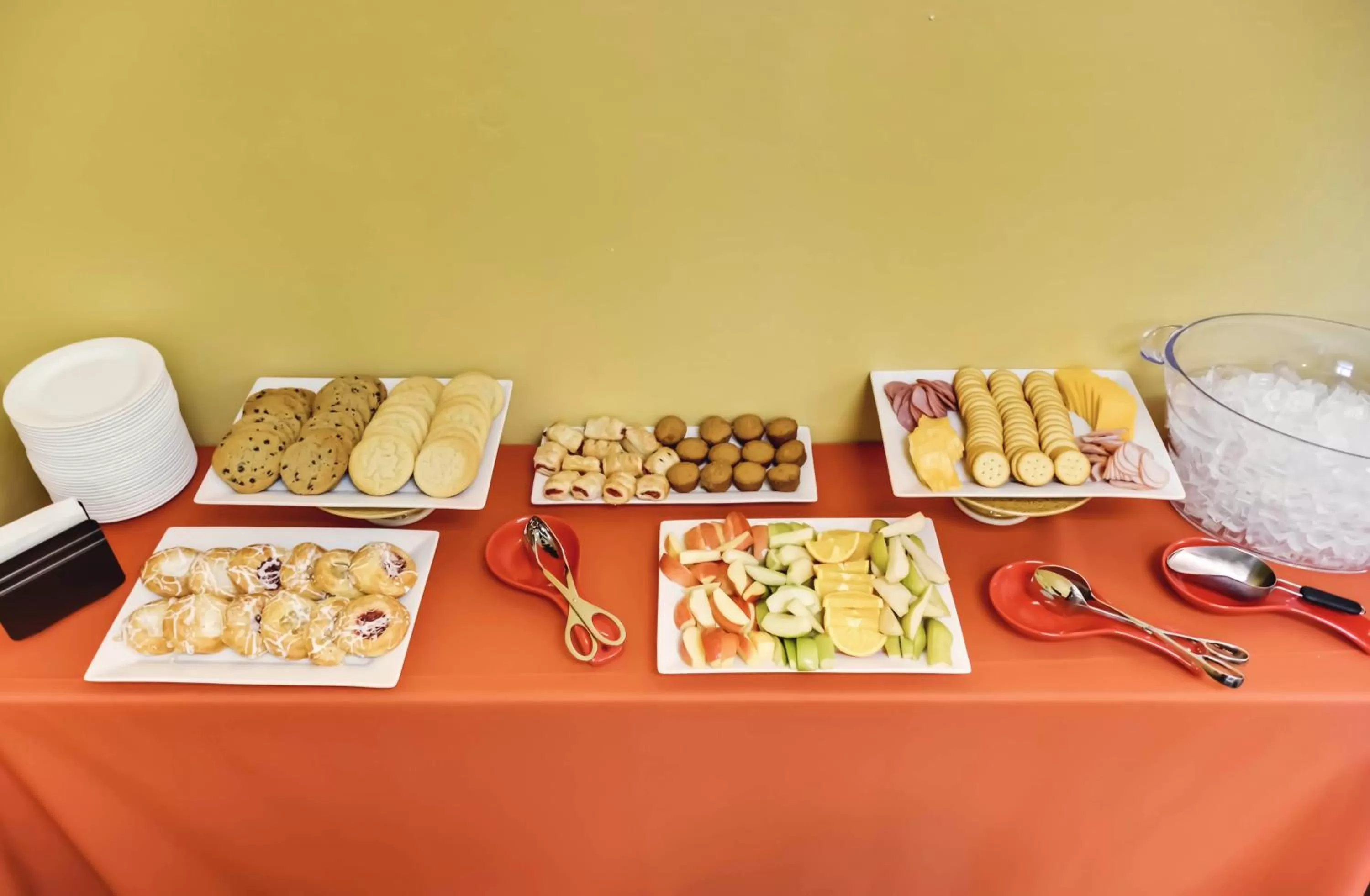 Food and drinks in Forest Villas Hotel