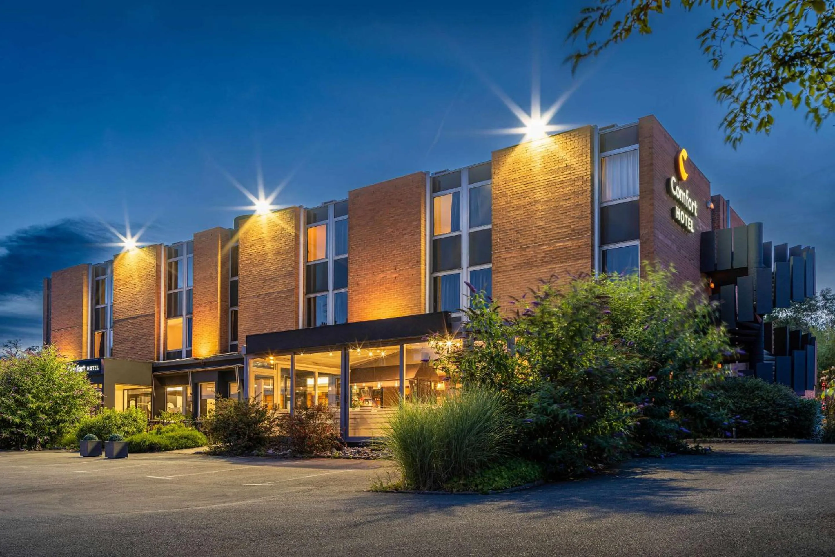 Property building in Comfort Hotel Lille L'Union